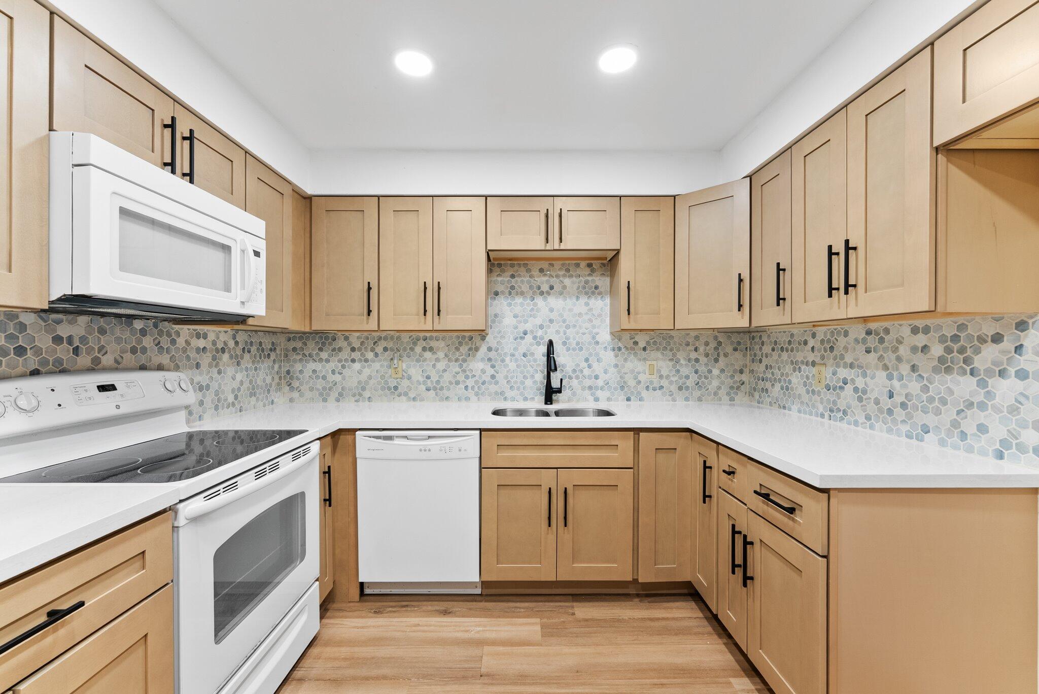 16401 Golf Club Road 211