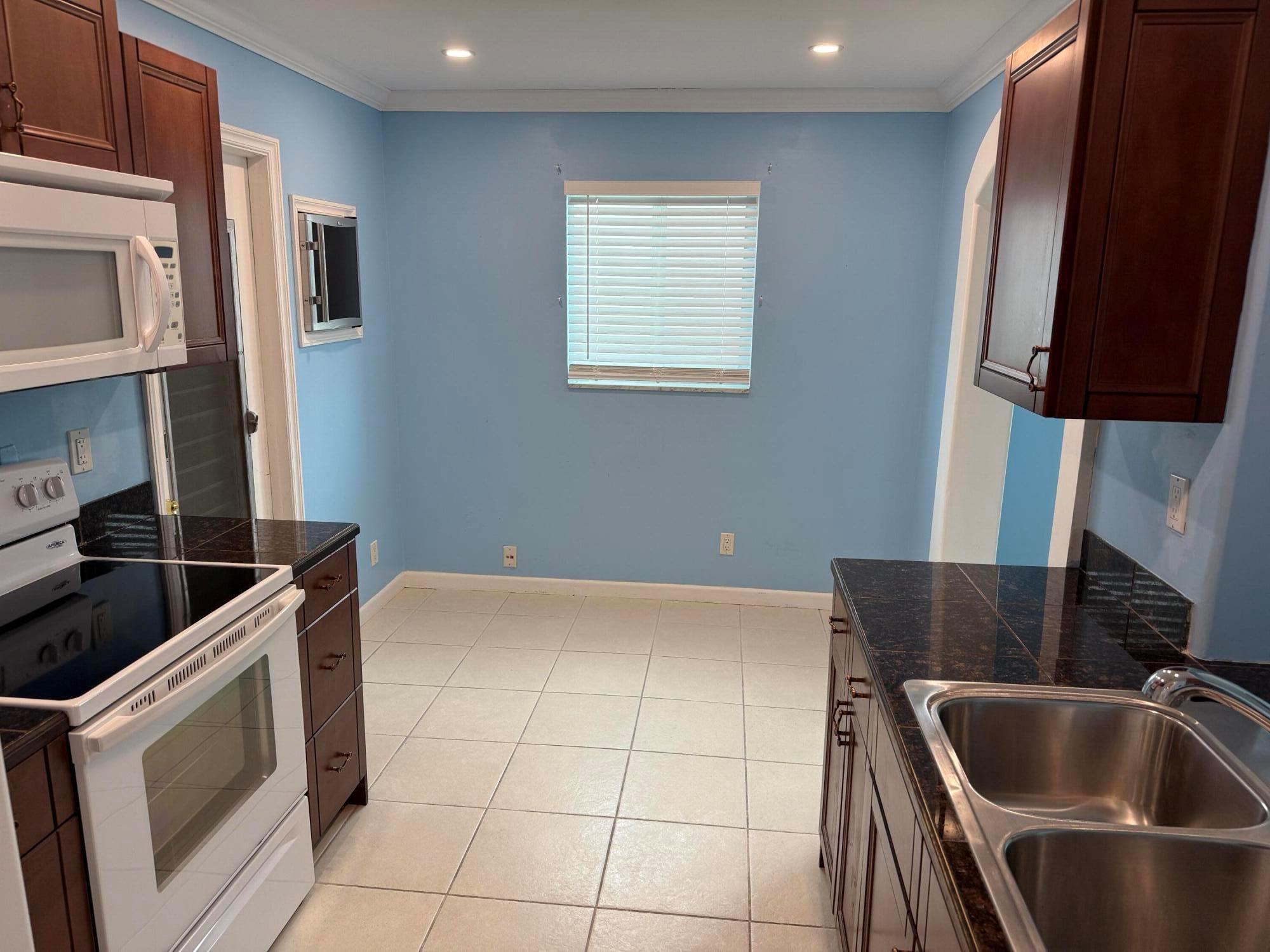 124 SW 9th Street