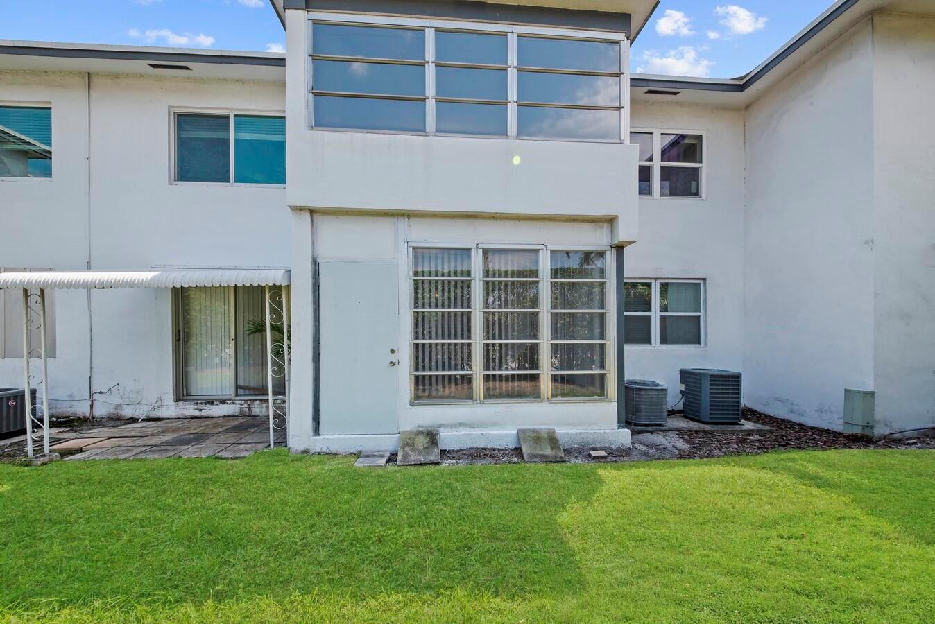 1111 Lake Terrace 105