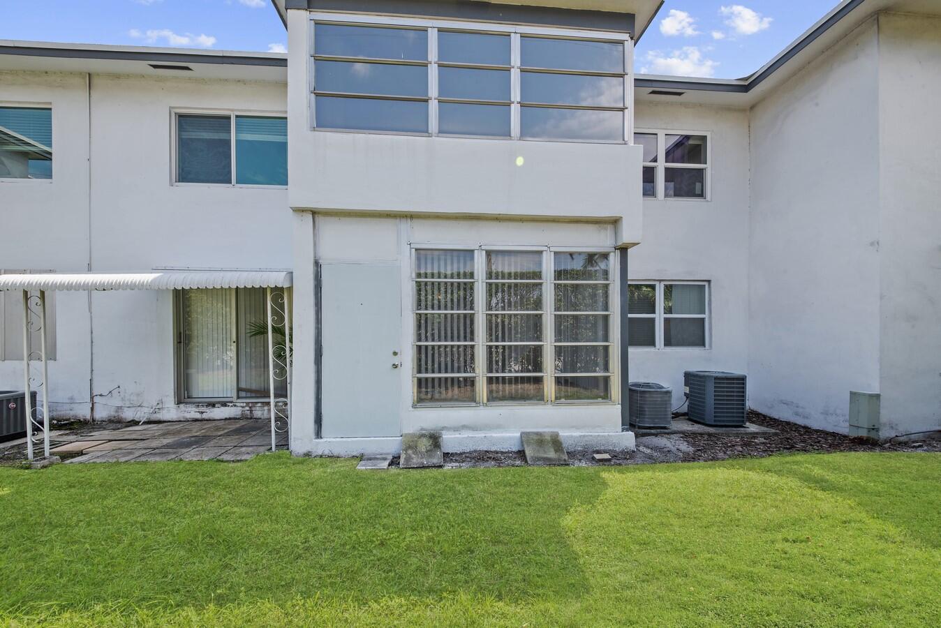 1111 Lake Terrace 105