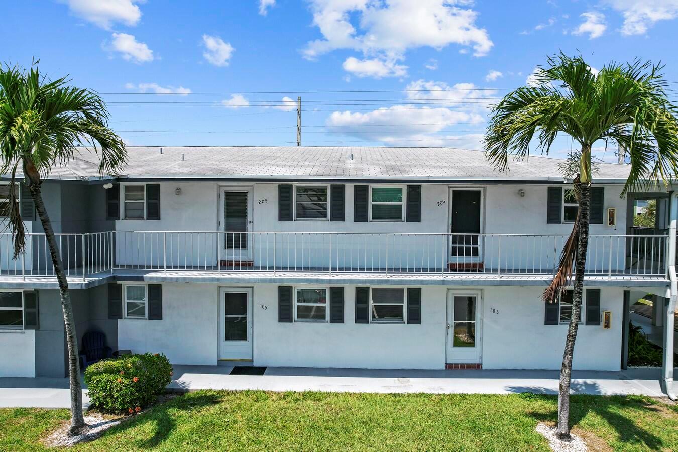 1111 Lake Terrace 105