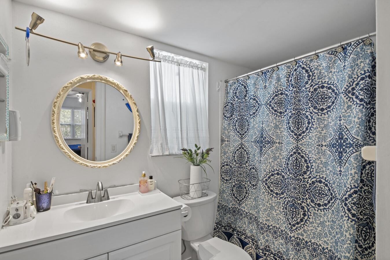 1111 Lake Terrace 105