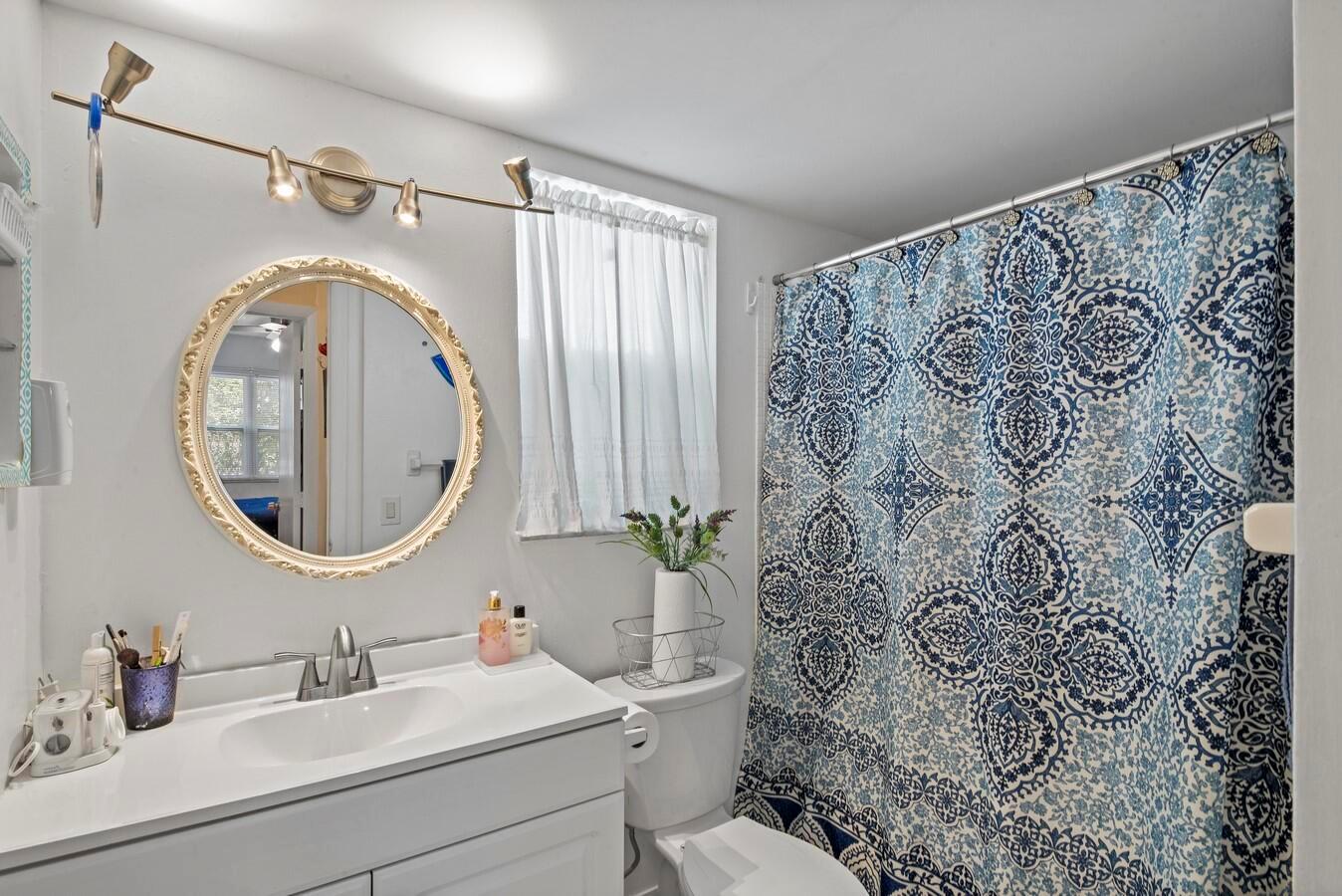 1111 Lake Terrace 105