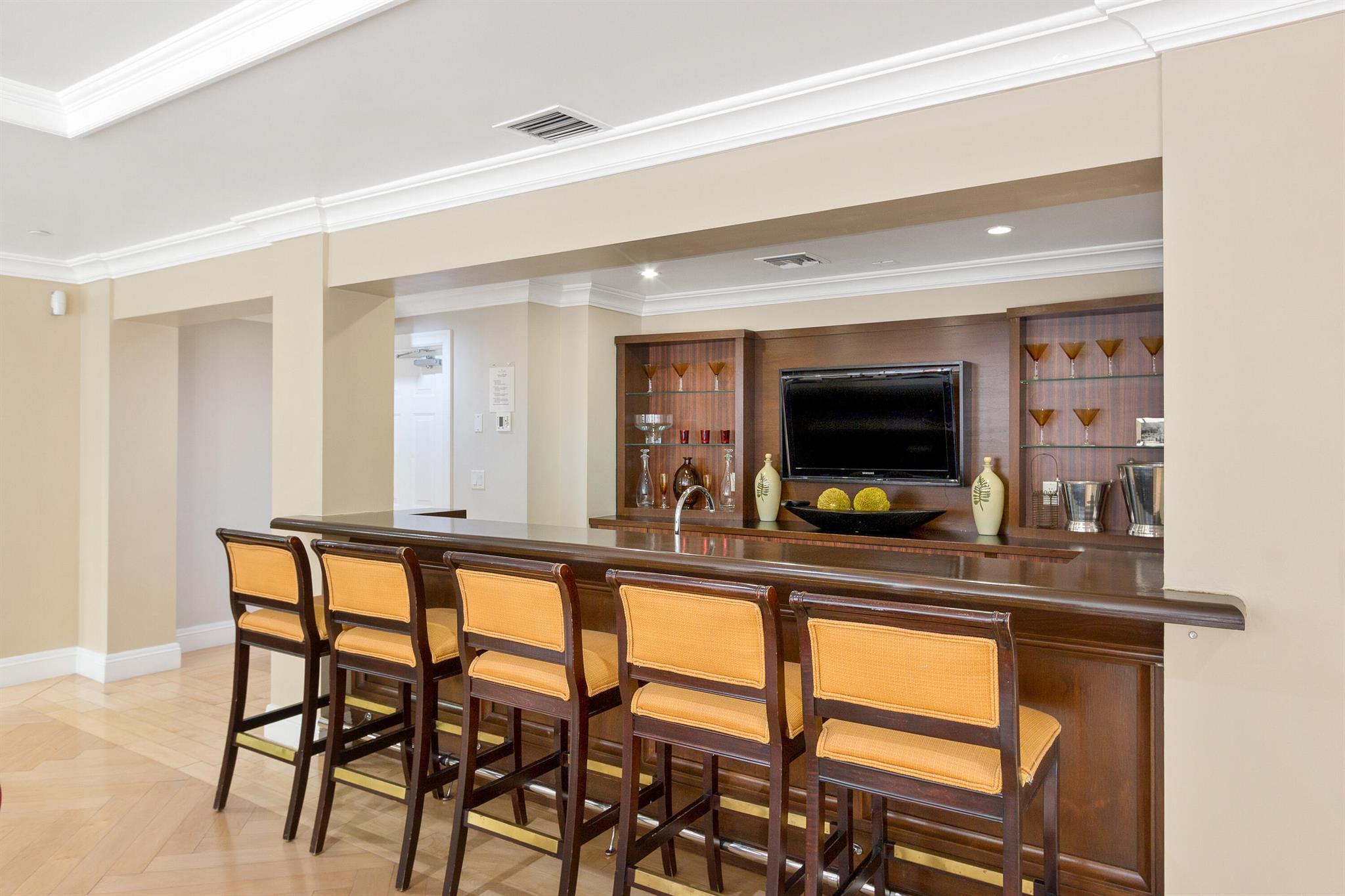 233 S Federal Highway 208