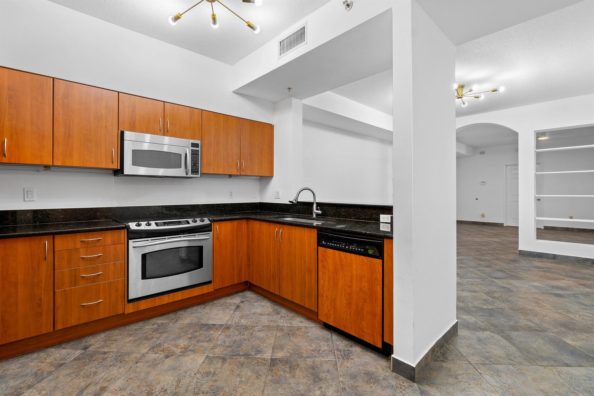 233 S Federal Highway 208