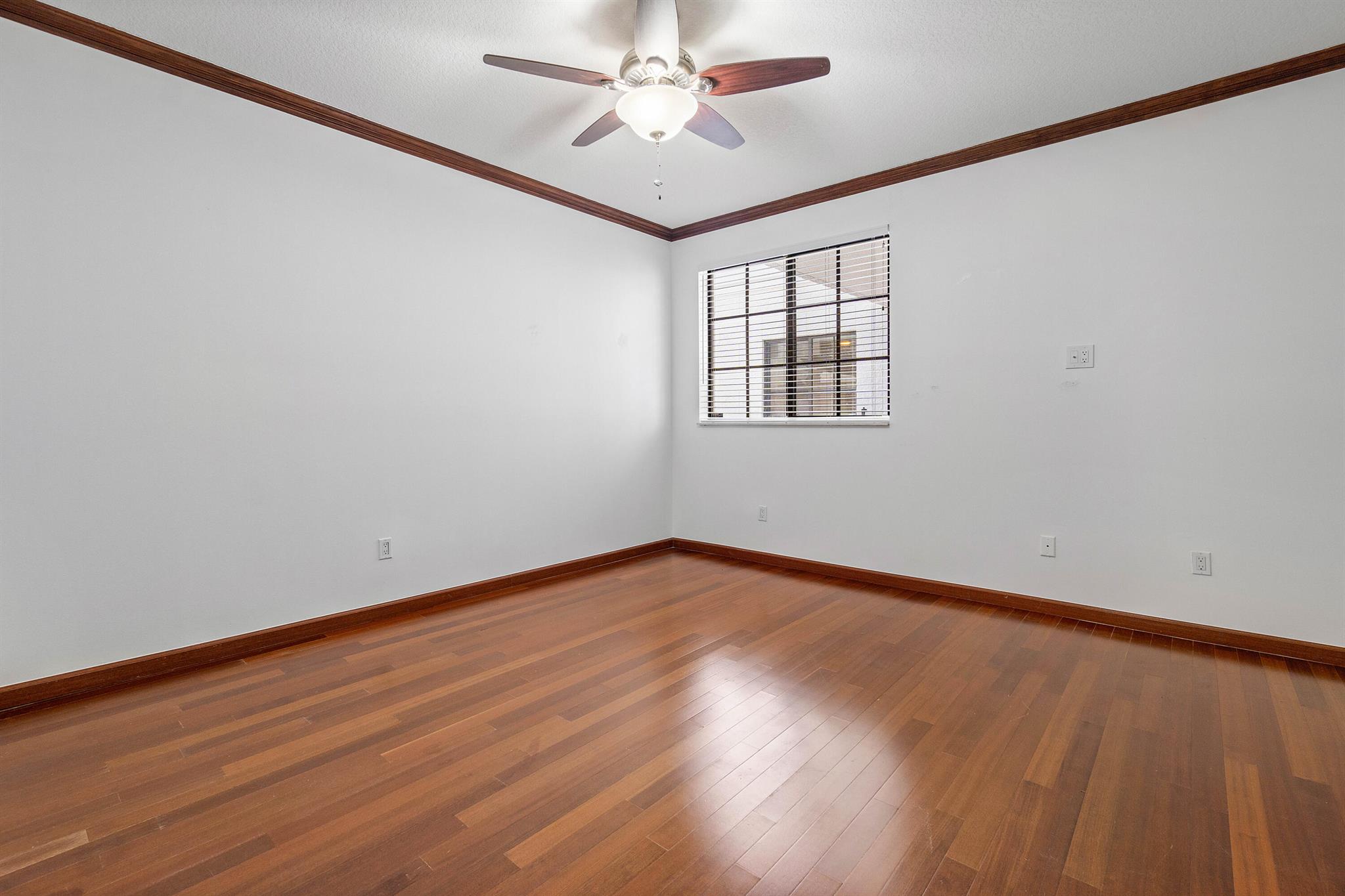 233 S Federal Highway 208