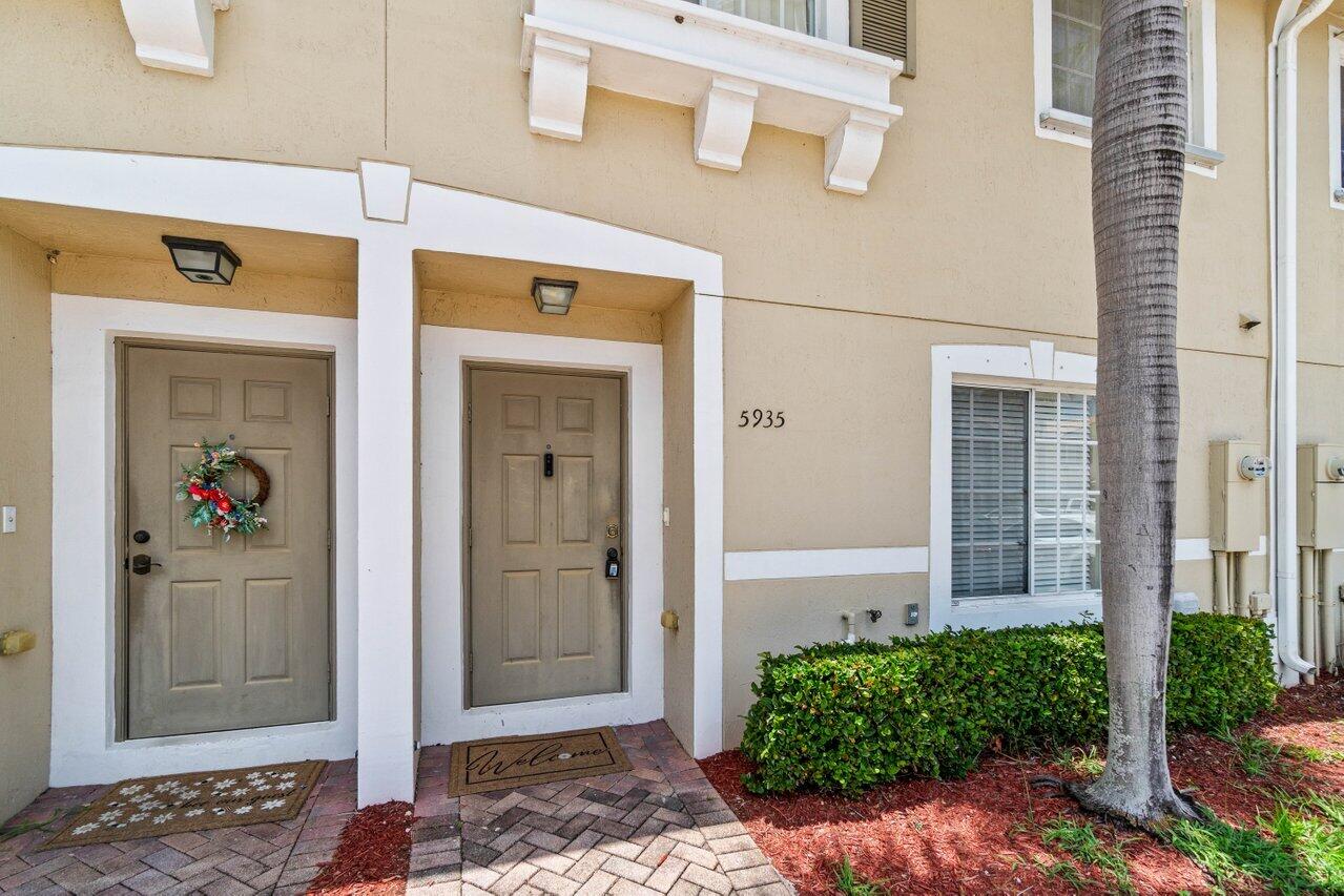 5935 Glasgow Way