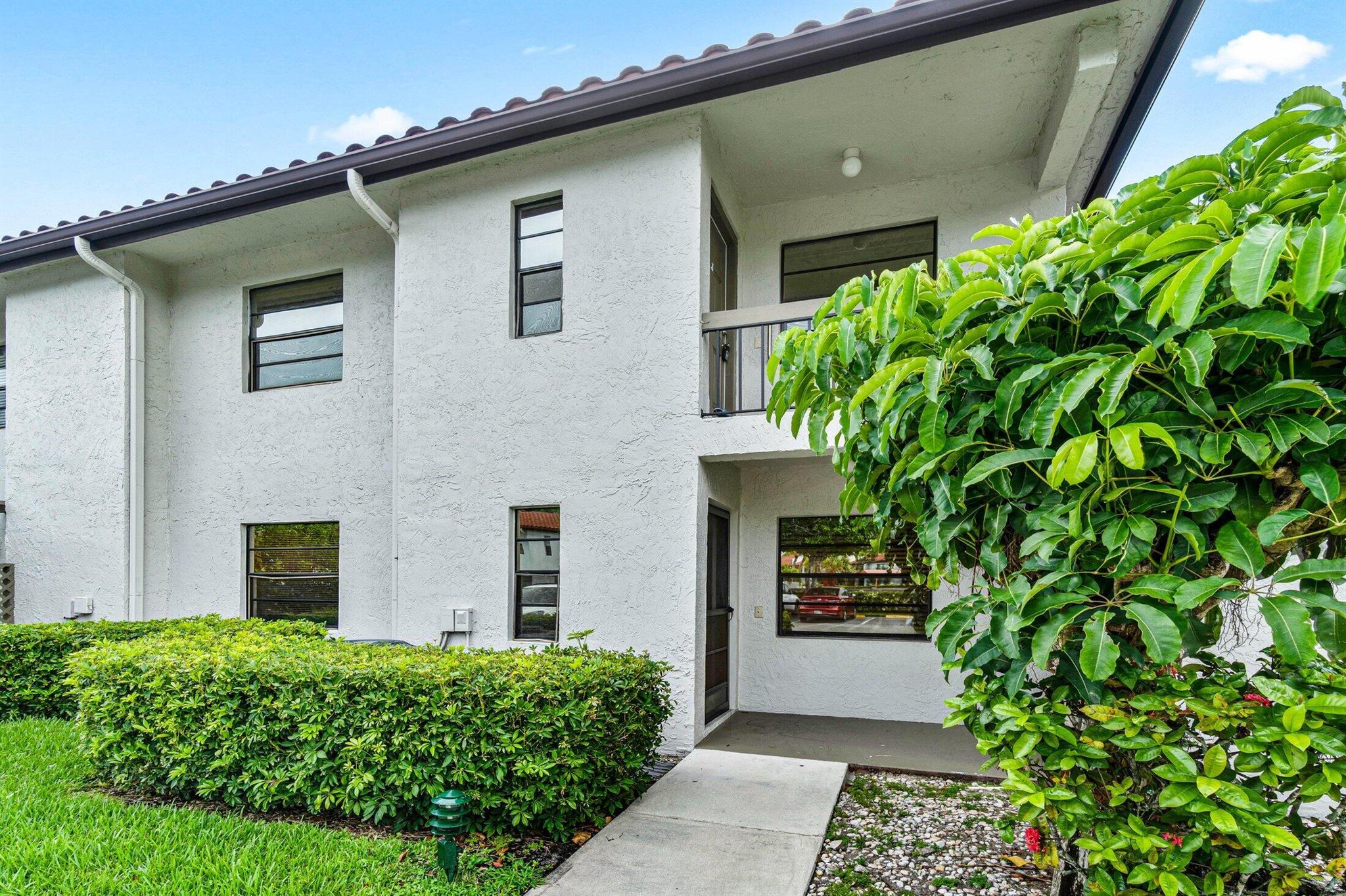 9187 Norte Lago 5i 5i