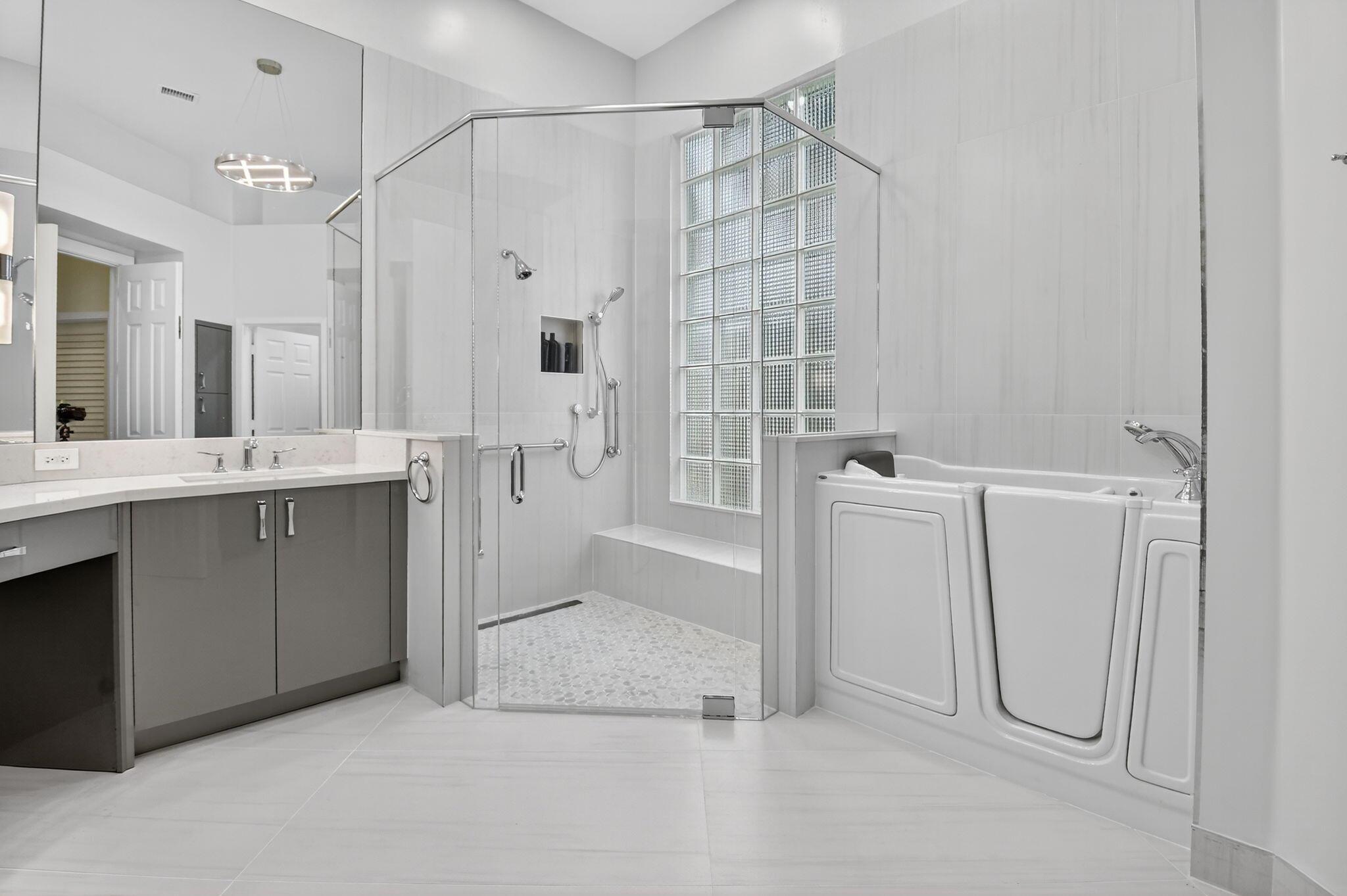 6535 NW Somerset Court