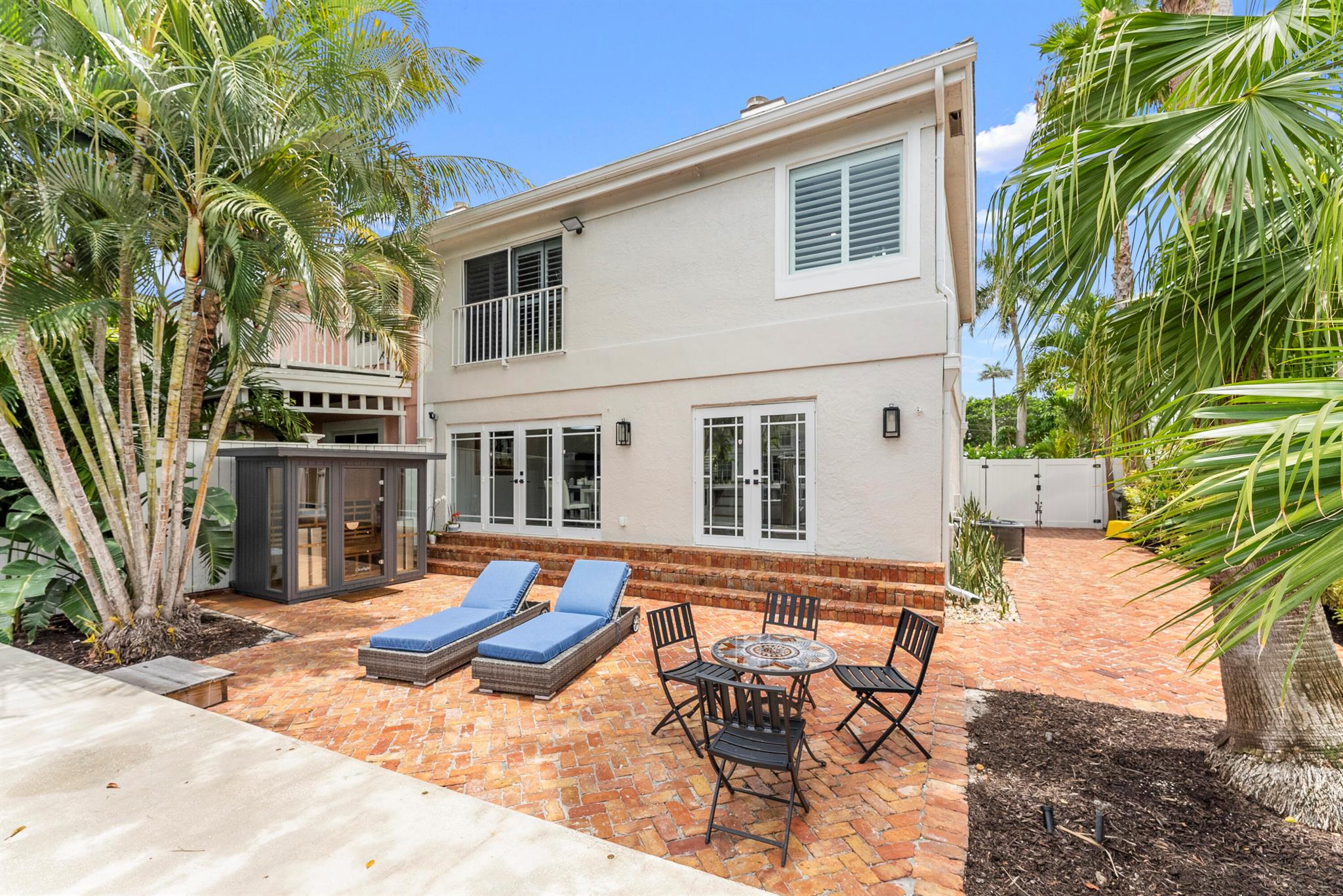 802 Andrews Avenue