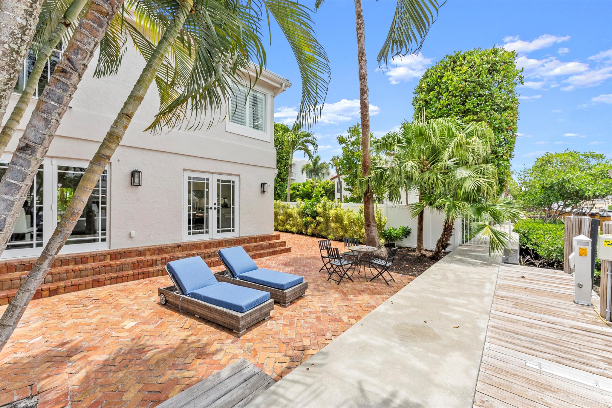 802 Andrews Avenue