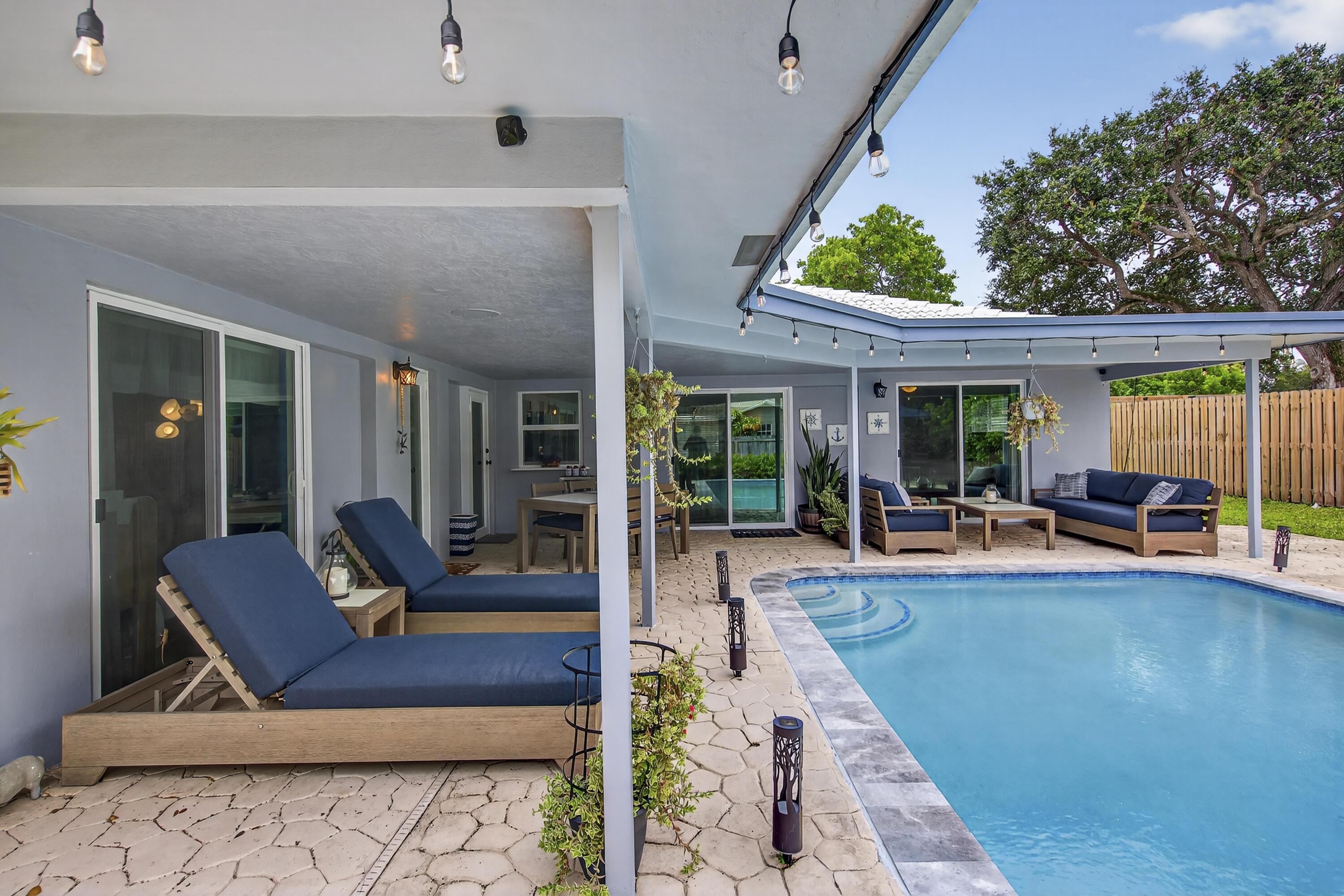555 NW 15th Avenue