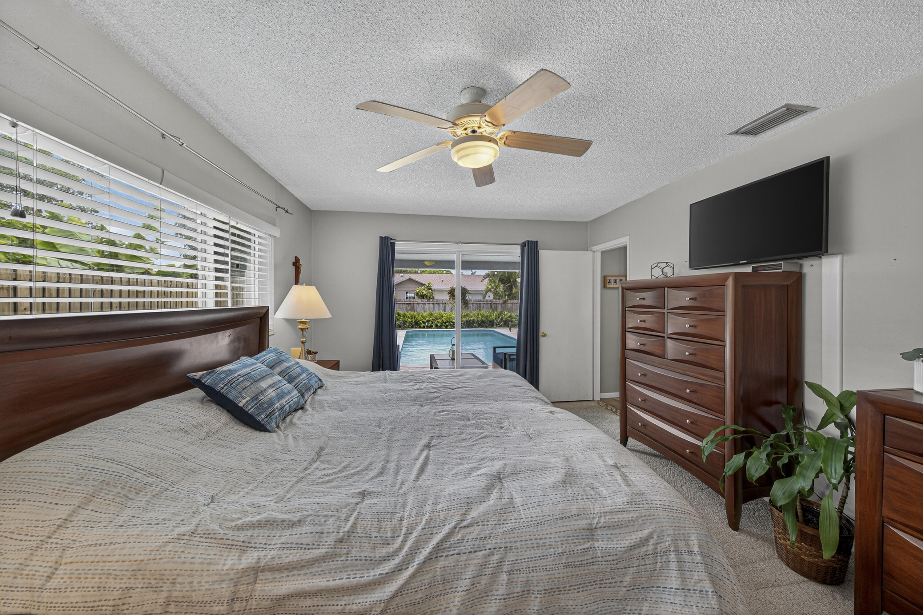 555 NW 15th Avenue