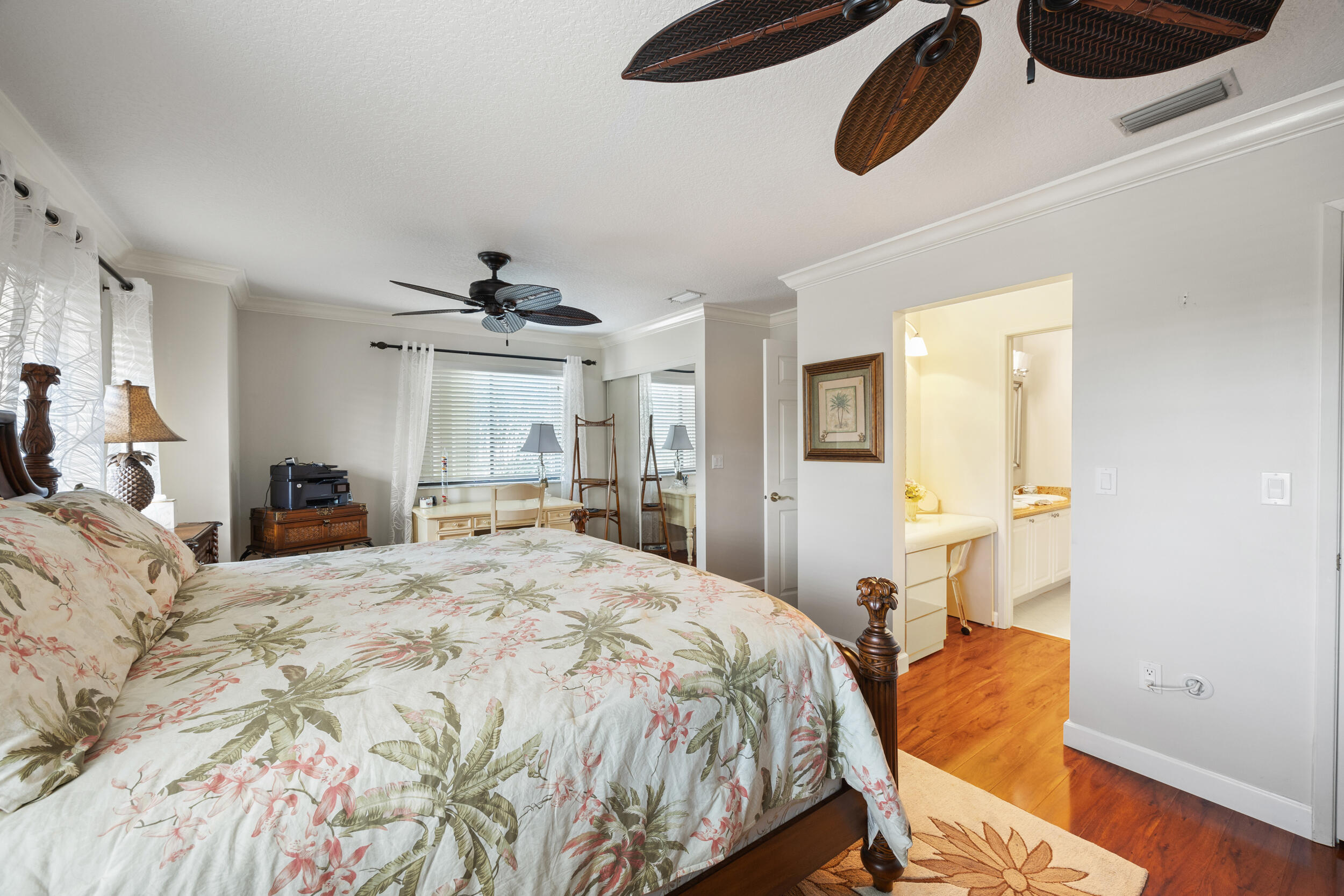 210 Captains Walk 710