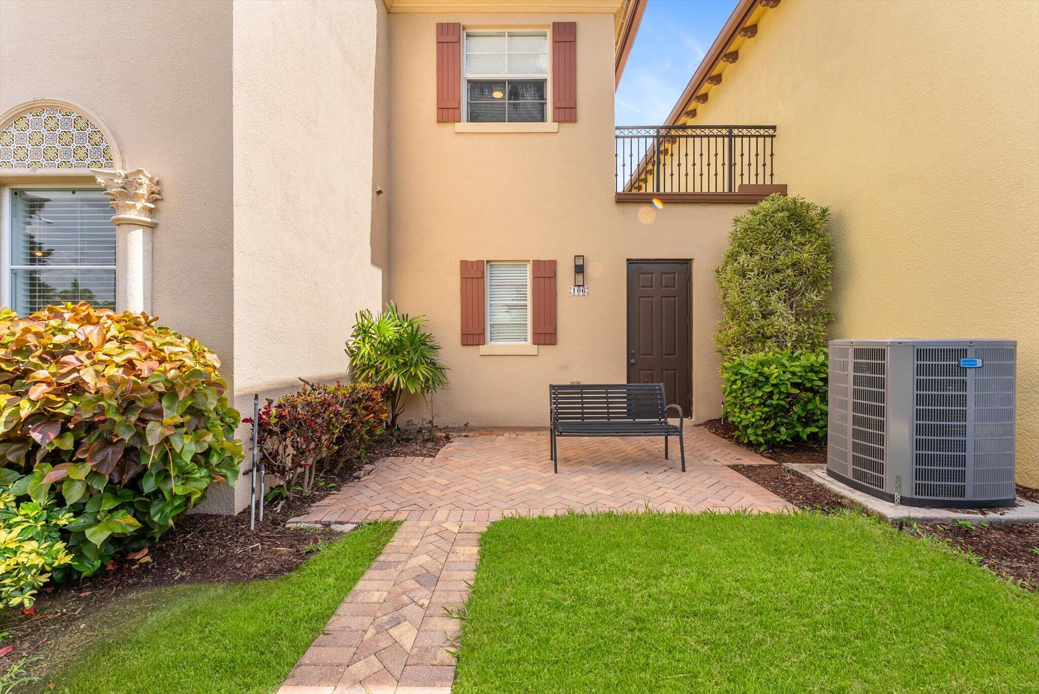 106 Via Floresta Drive