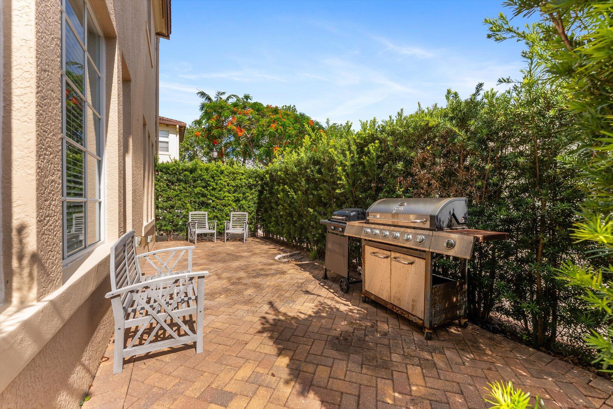 106 Via Floresta Drive