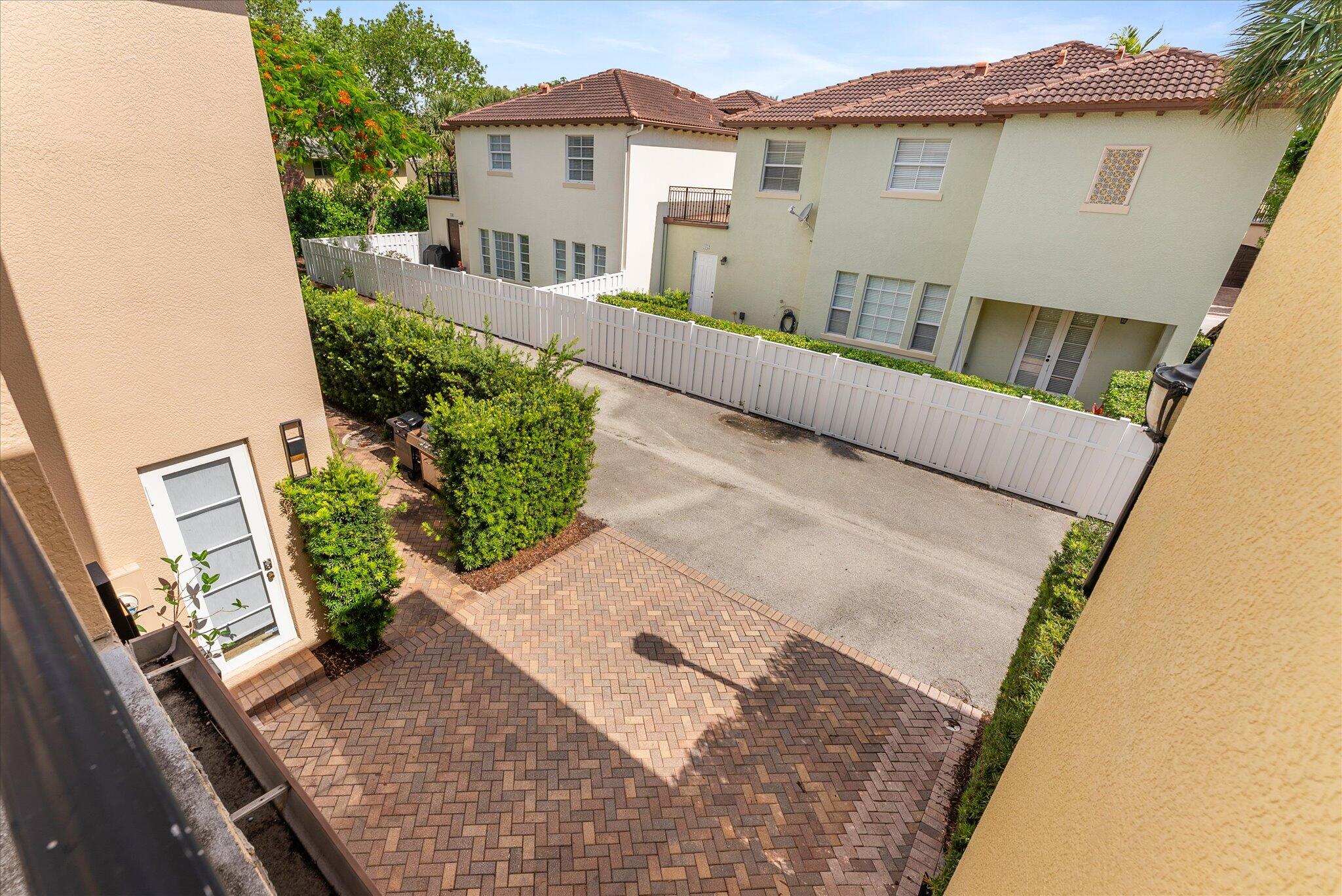 106 Via Floresta Drive