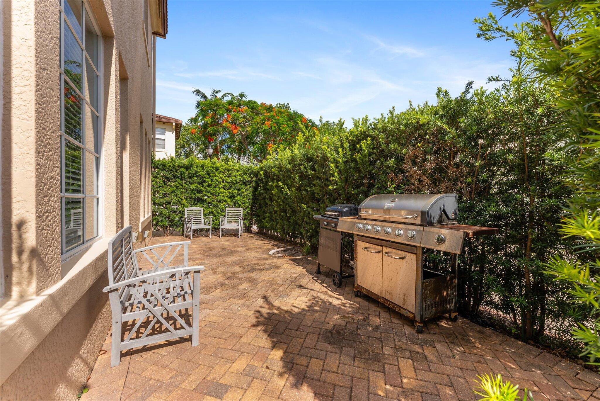 106 Via Floresta Drive