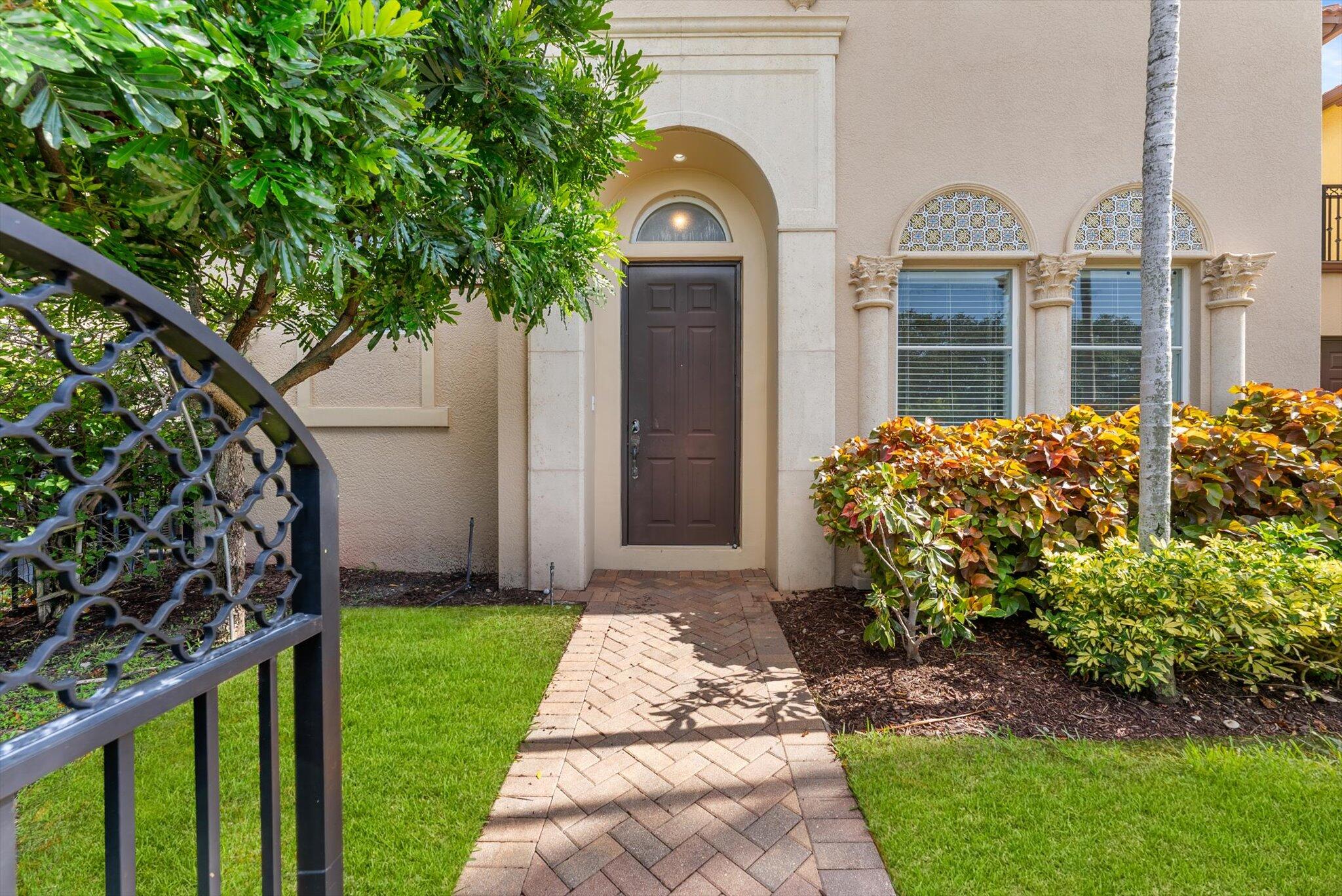 106 Via Floresta Drive