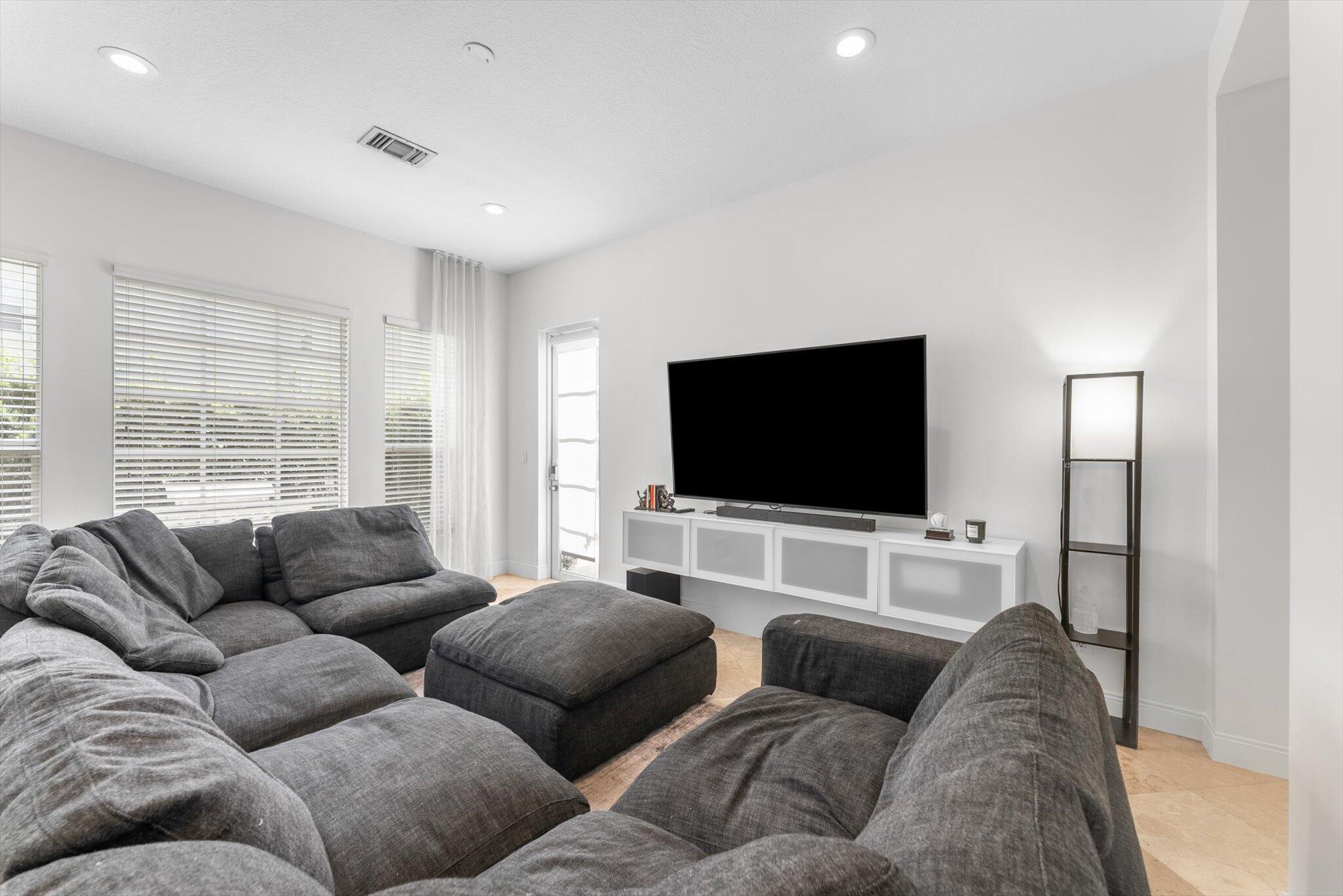 106 Via Floresta Drive