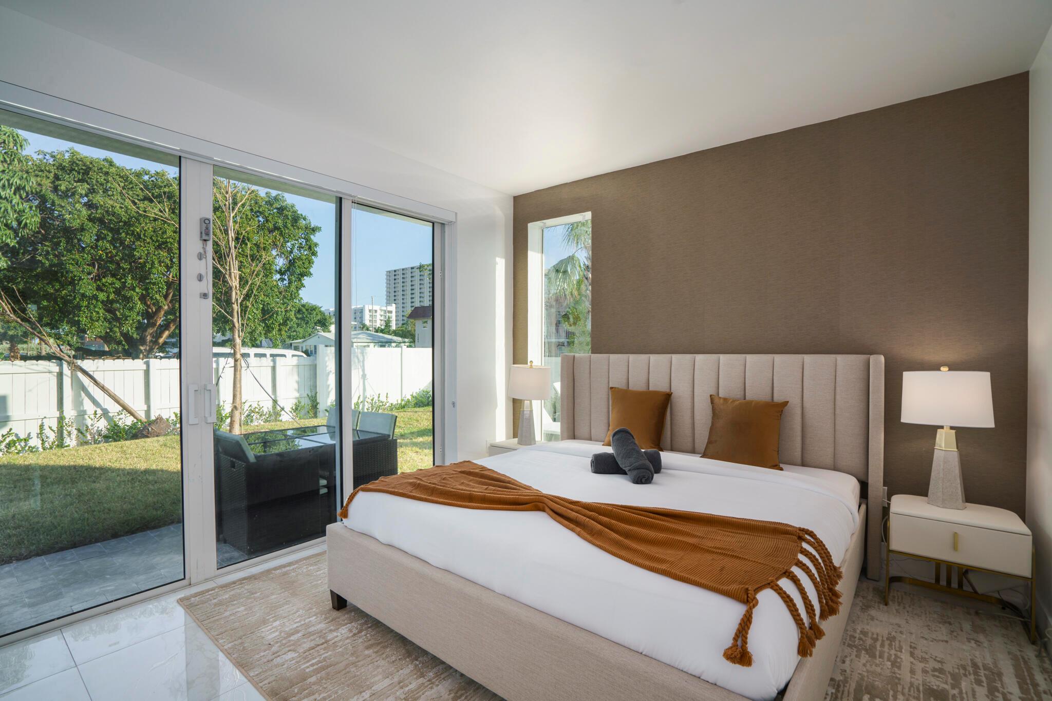 1000 N Riverside Drive