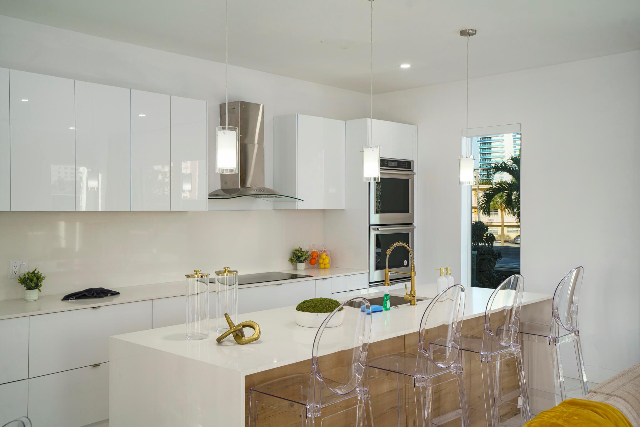 1000 N Riverside Drive