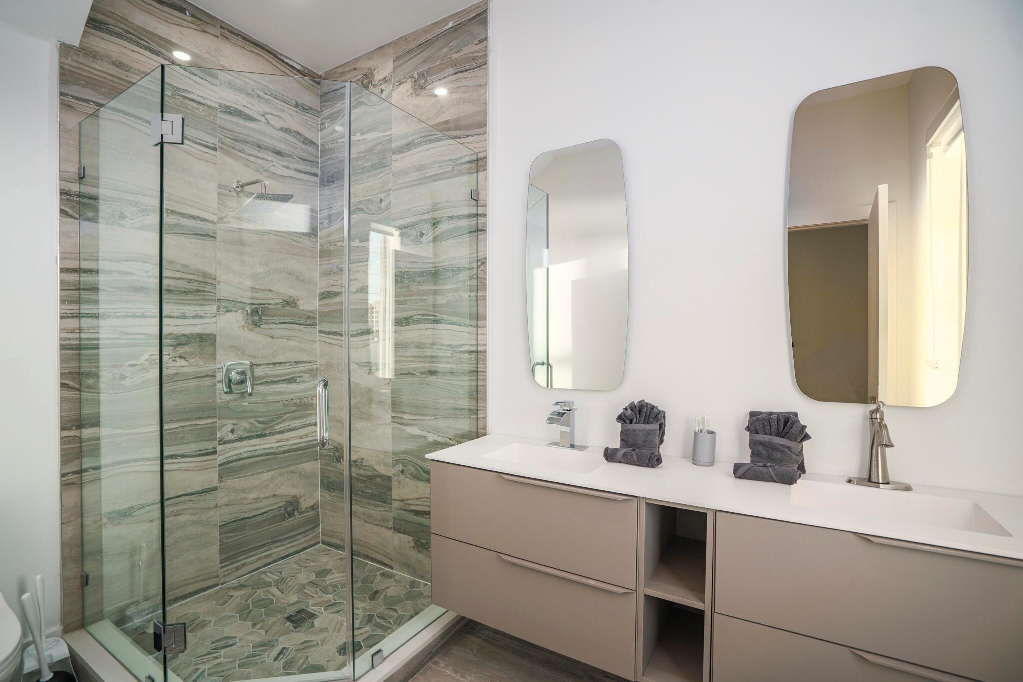 1000 N Riverside Drive