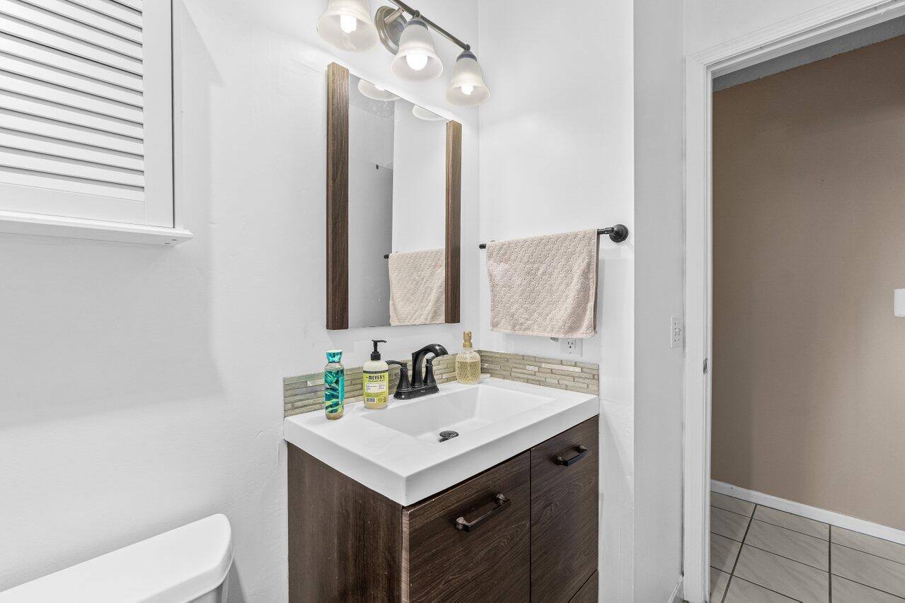 4882 Equestrian Circle B