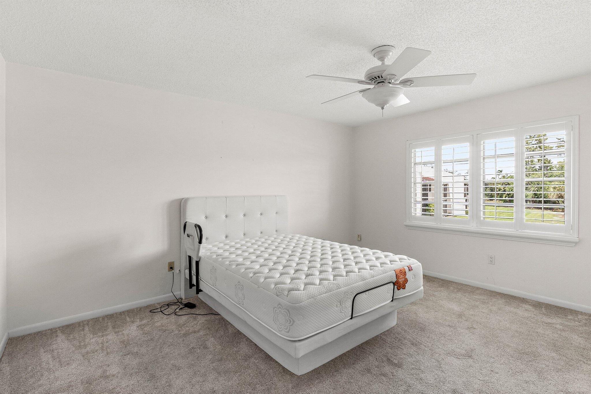 8315 Casa Del Lago 4d