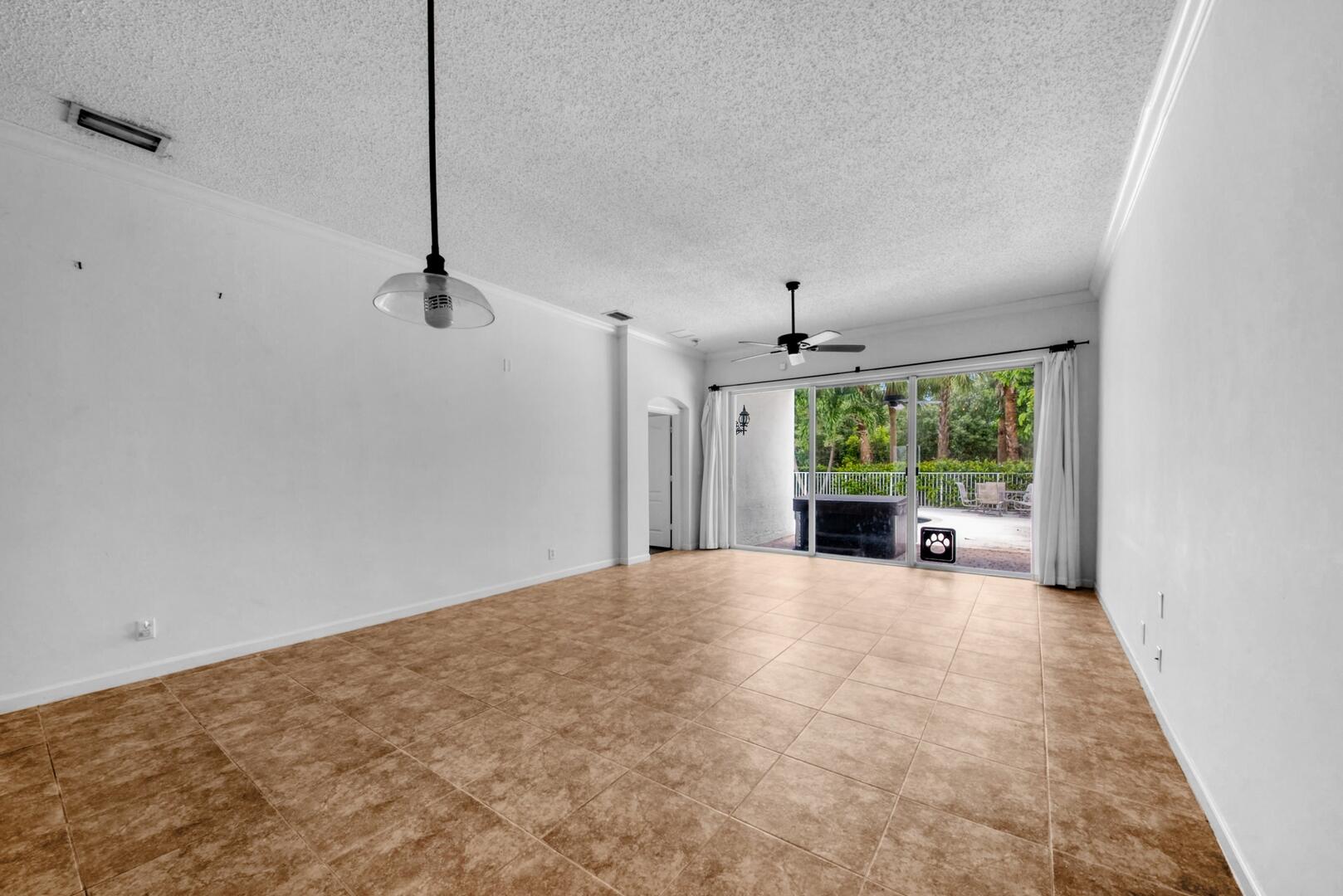 212 Kensington Way