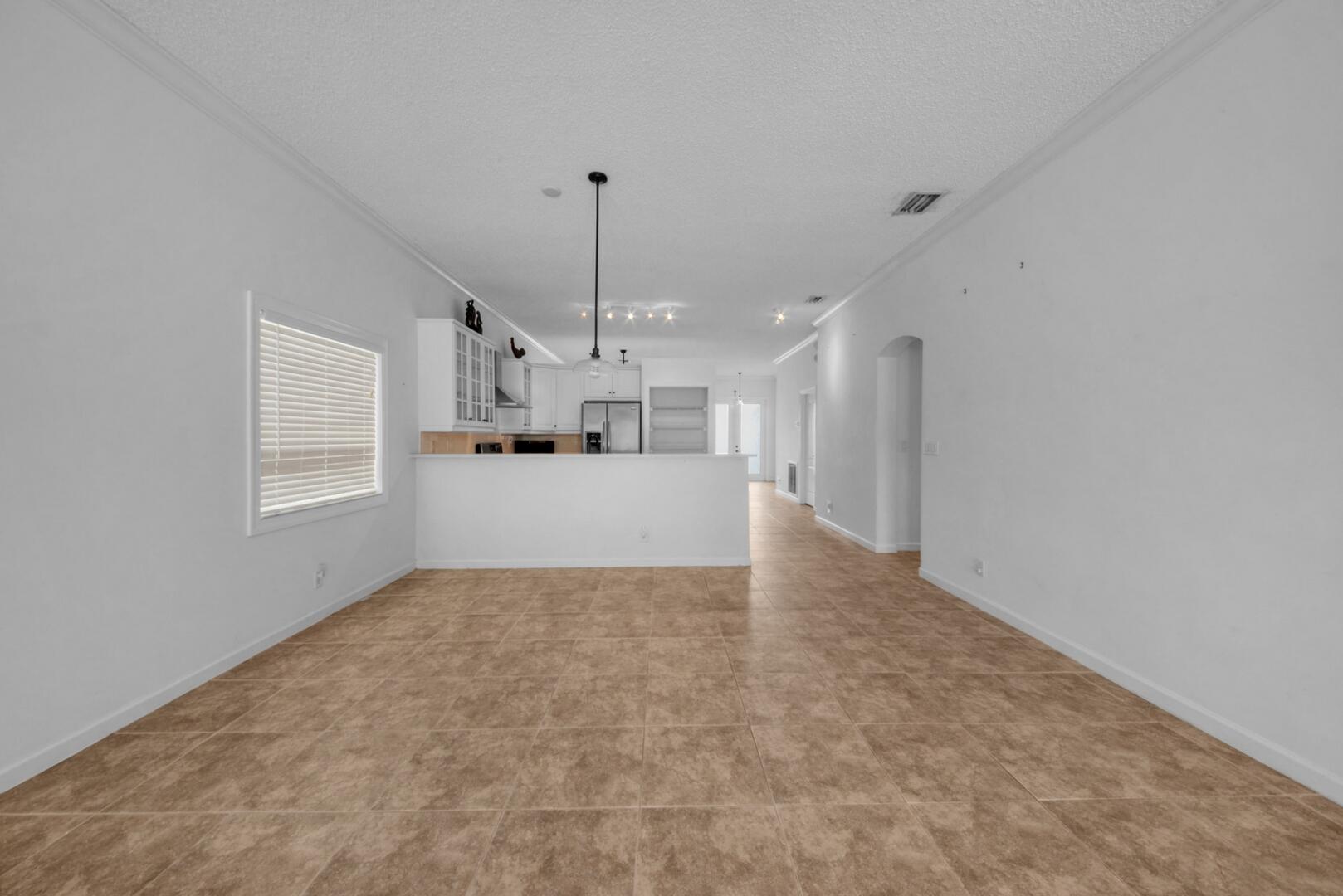 212 Kensington Way