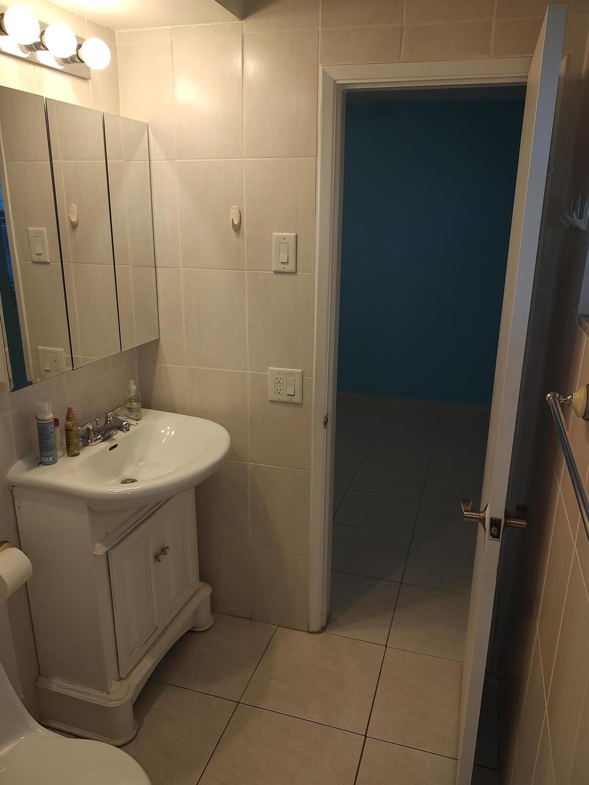 3240 NE 16th Street 7