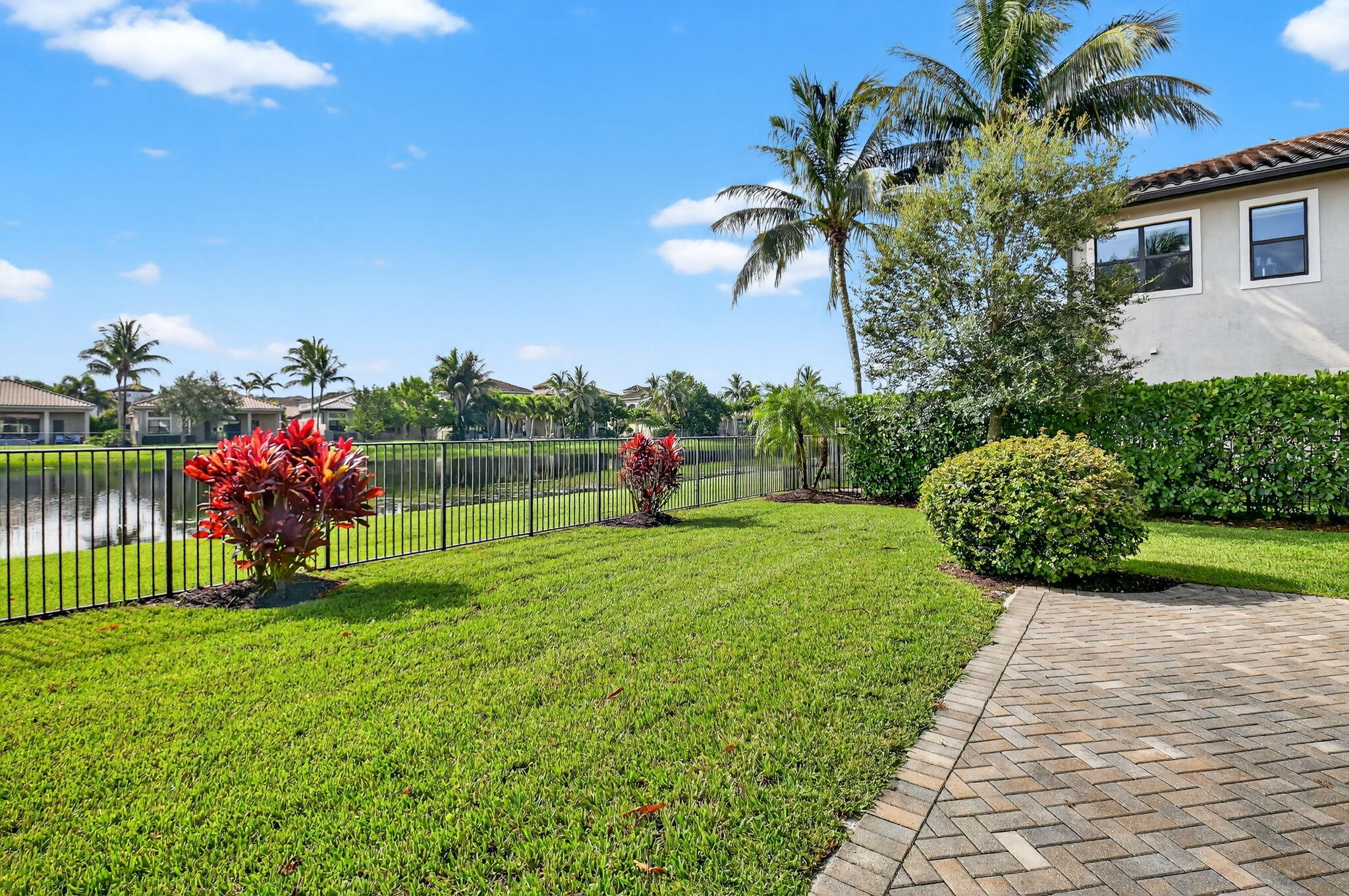 8365 Hawks Gully Avenue