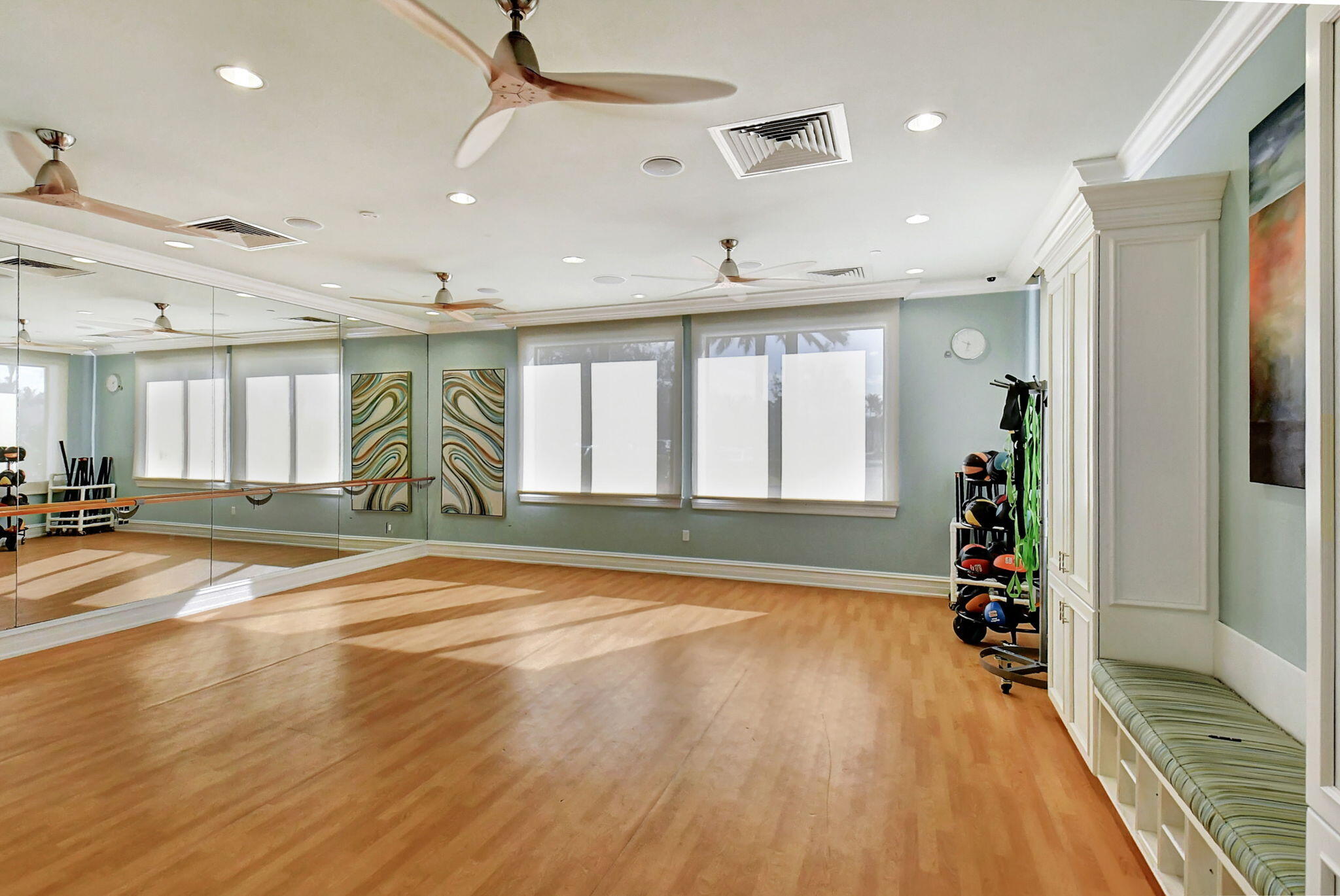 8365 Hawks Gully Avenue