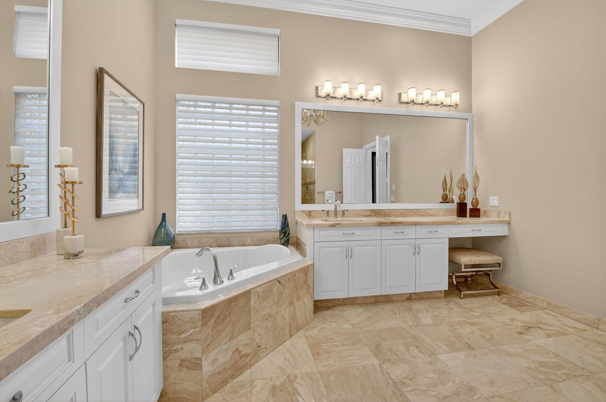 8365 Hawks Gully Avenue