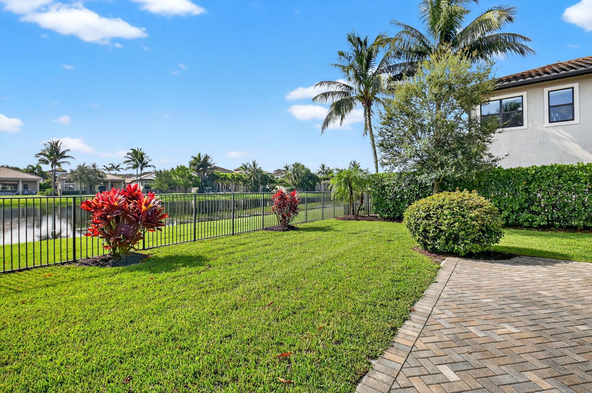 8365 Hawks Gully Avenue