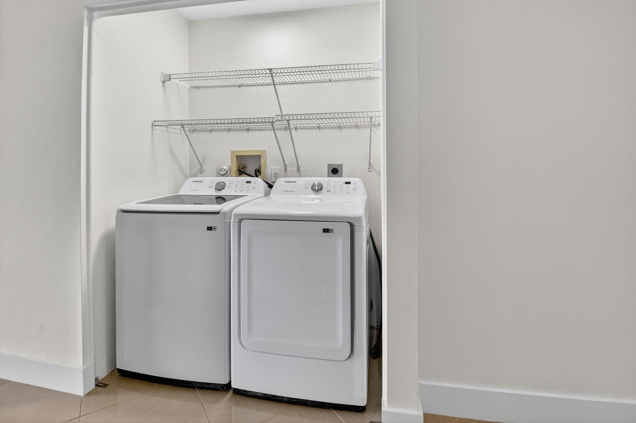 11086 Lakeaire Circle