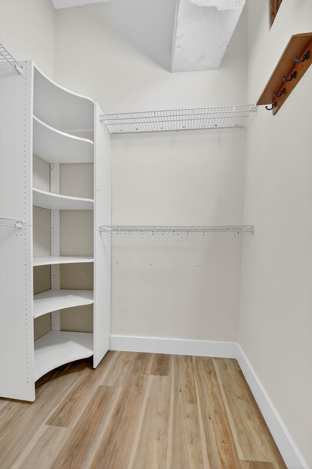 11086 Lakeaire Circle