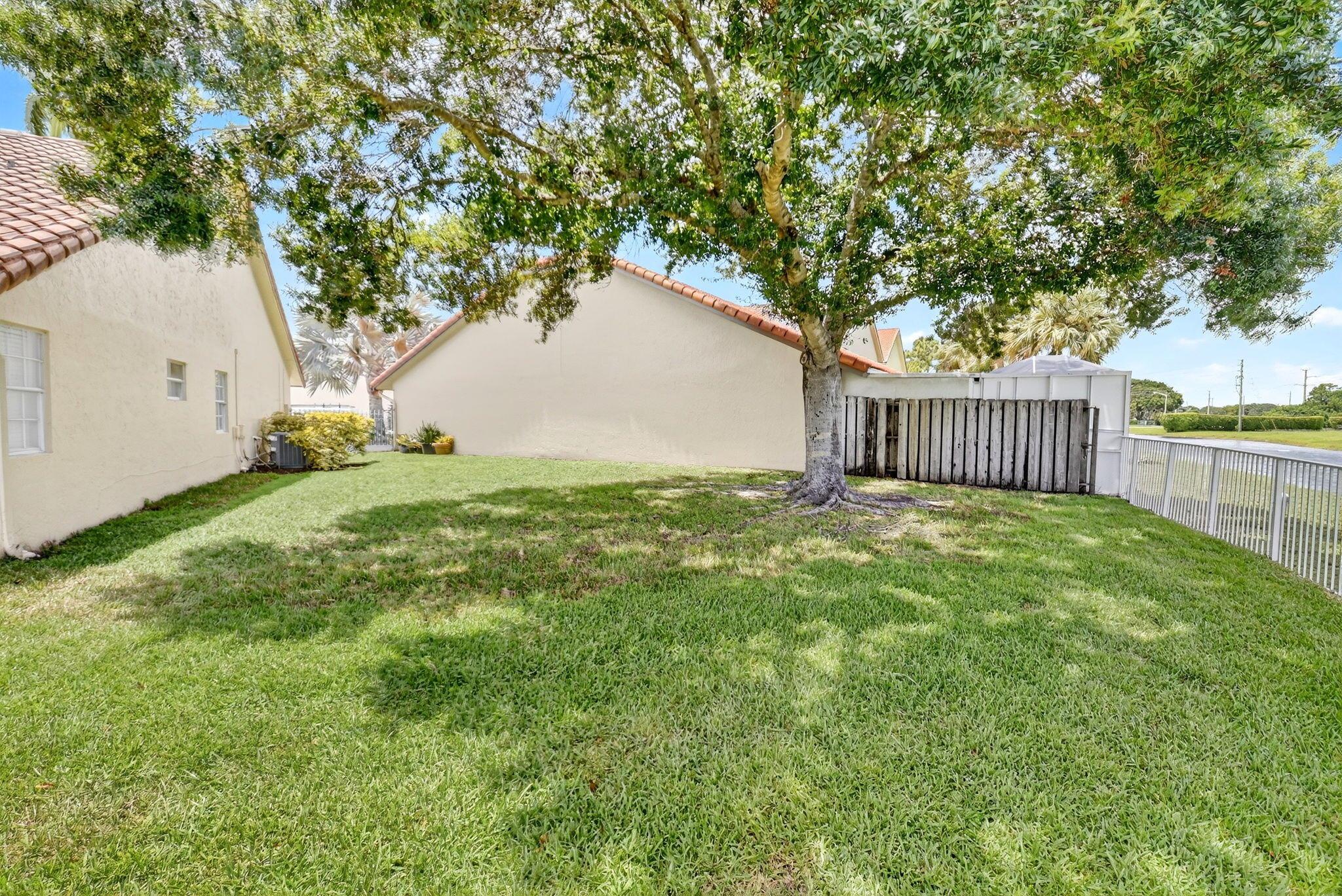 11086 Lakeaire Circle