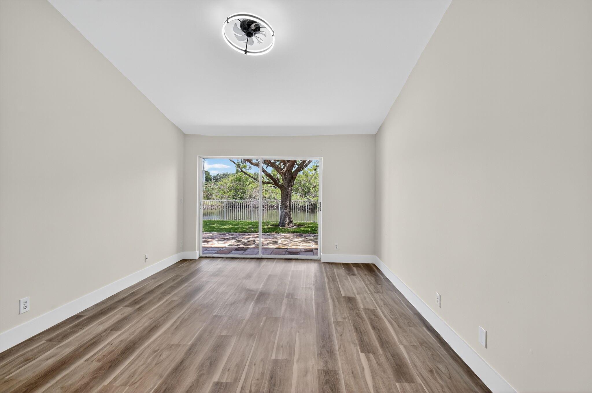 11086 Lakeaire Circle