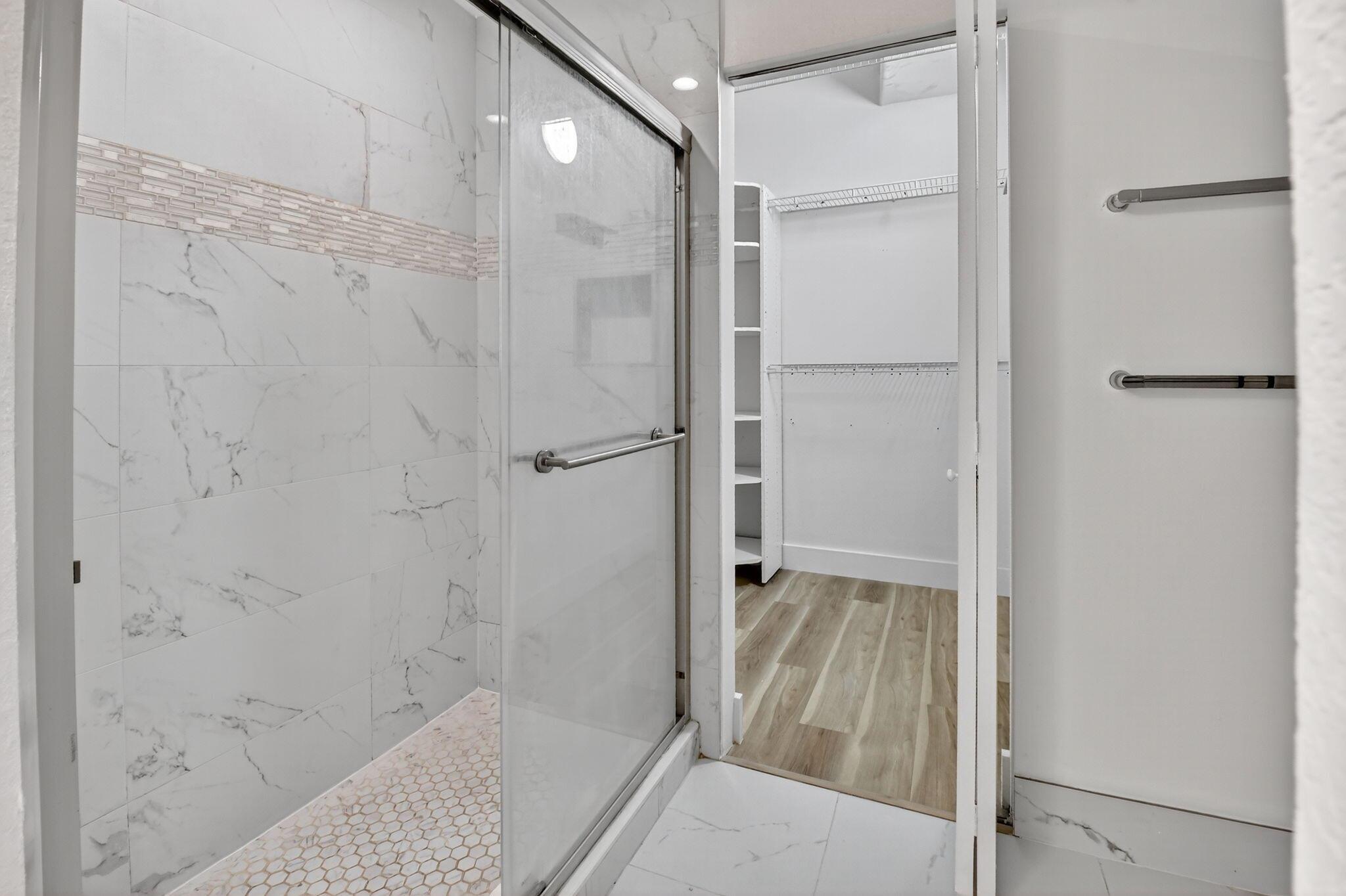 11086 Lakeaire Circle