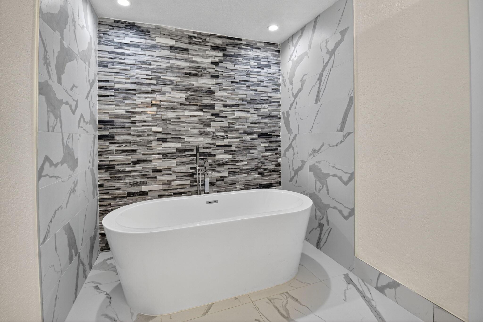 11086 Lakeaire Circle