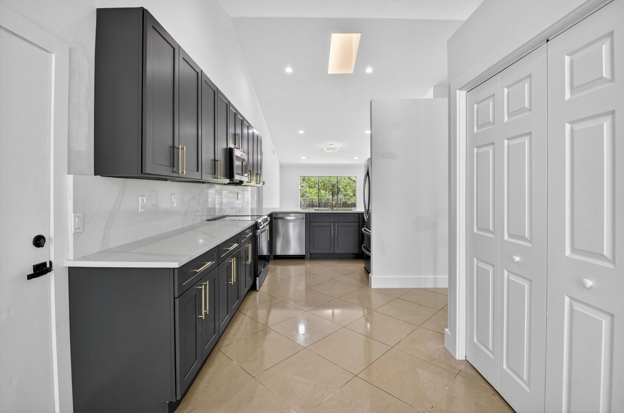 11086 Lakeaire Circle