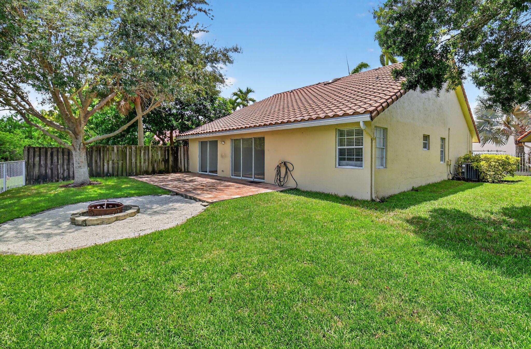 11086 Lakeaire Circle