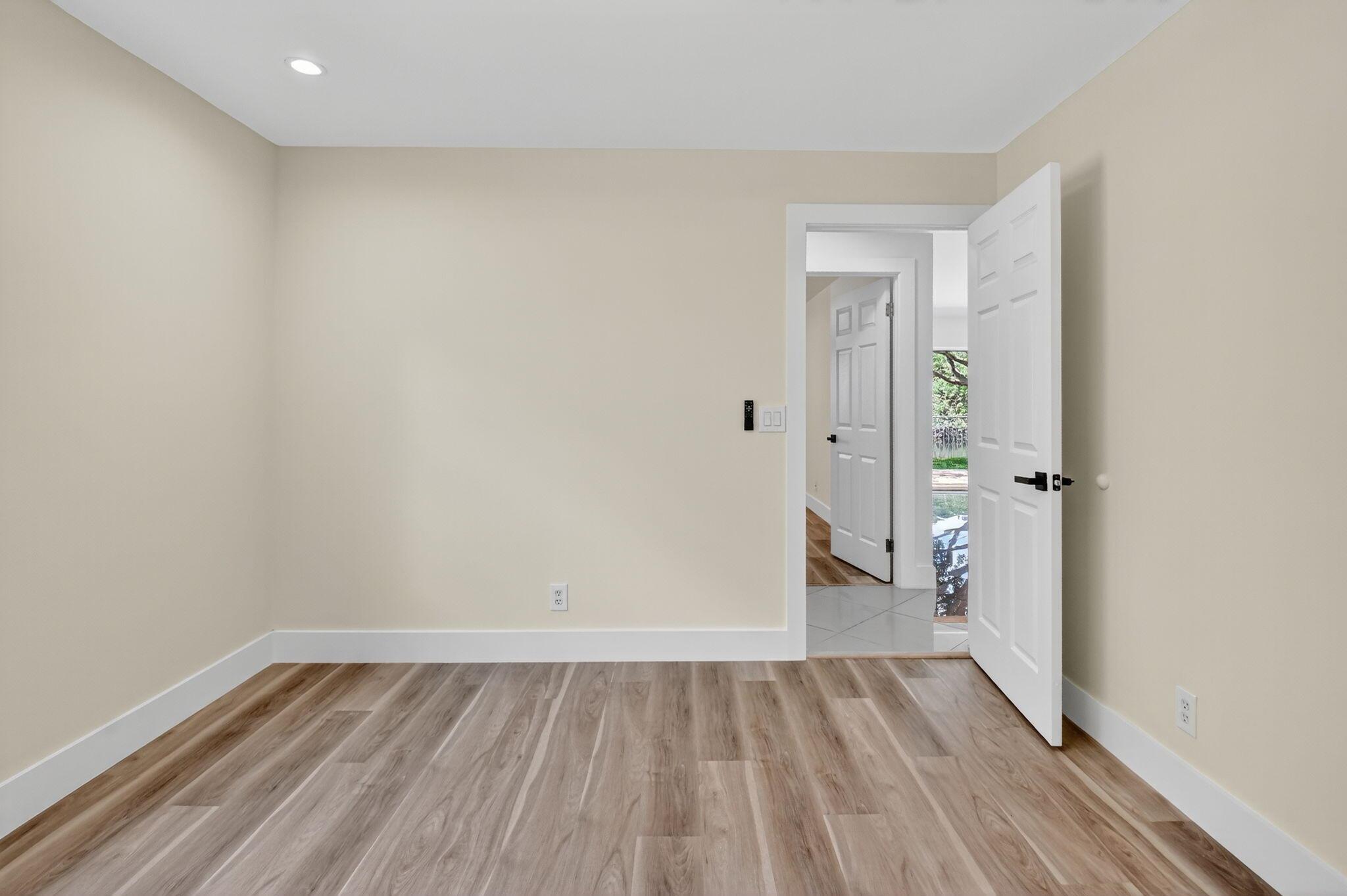 11086 Lakeaire Circle