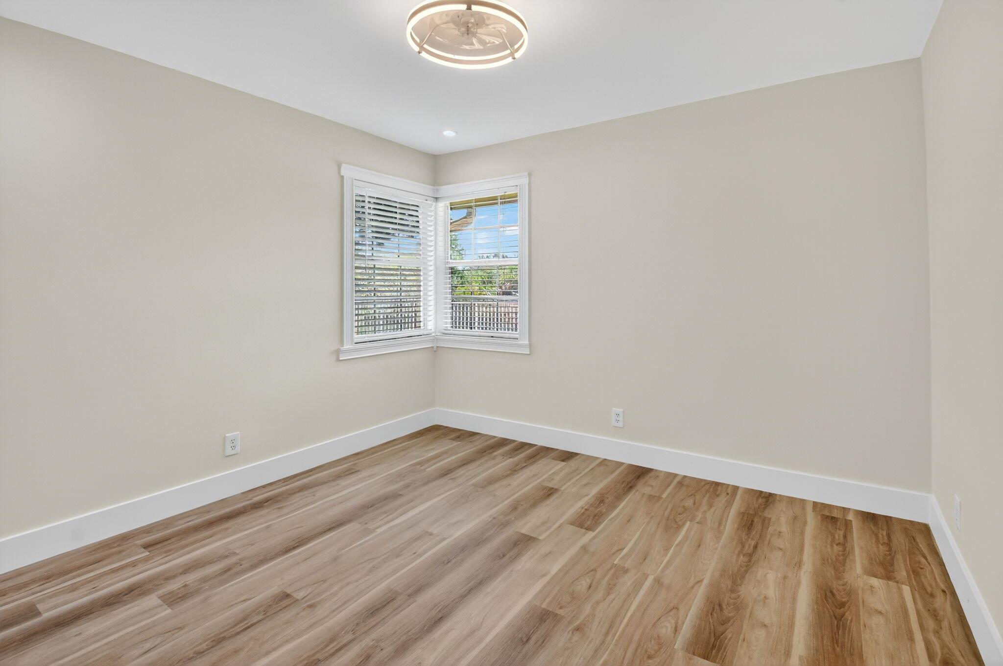 11086 Lakeaire Circle