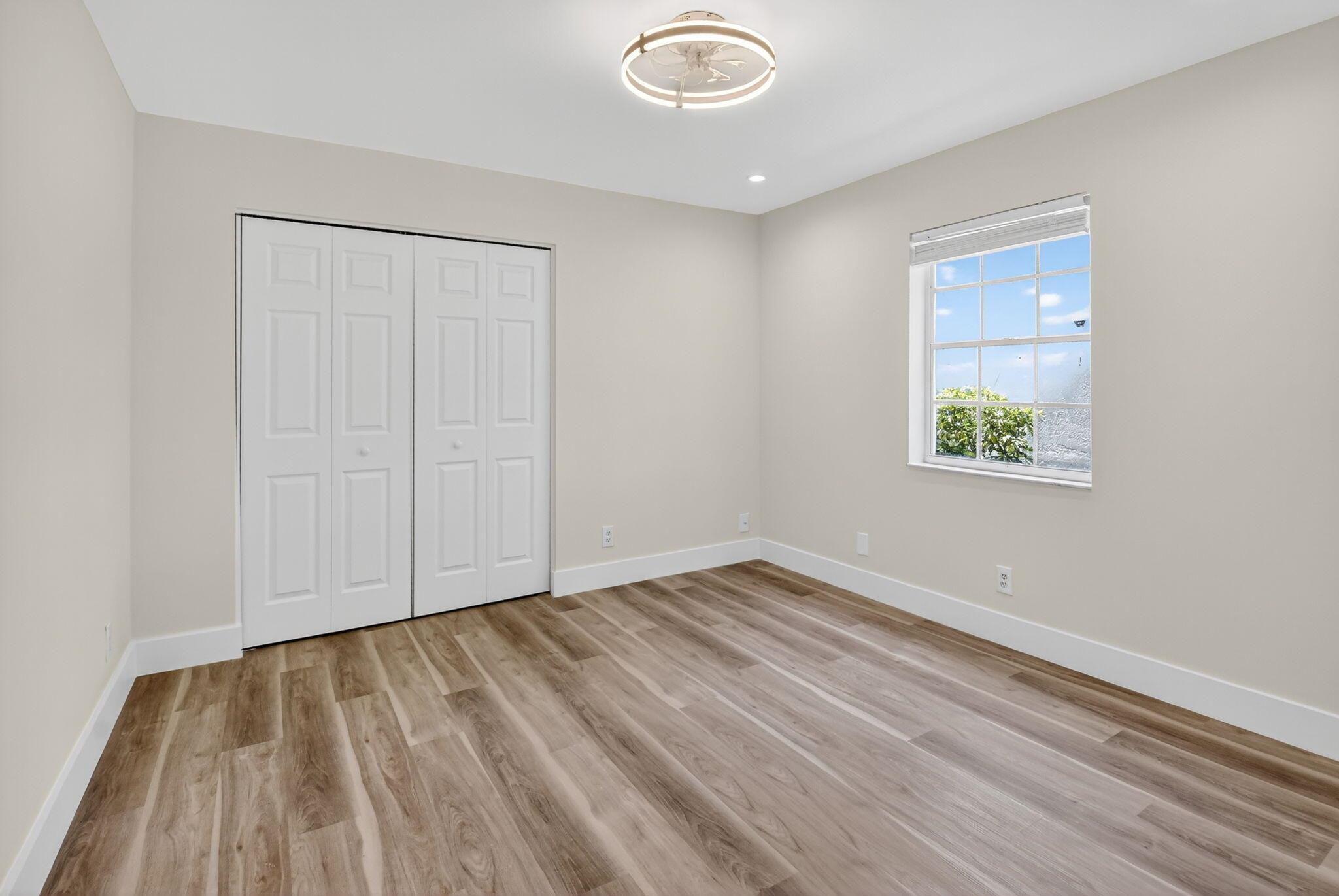 11086 Lakeaire Circle