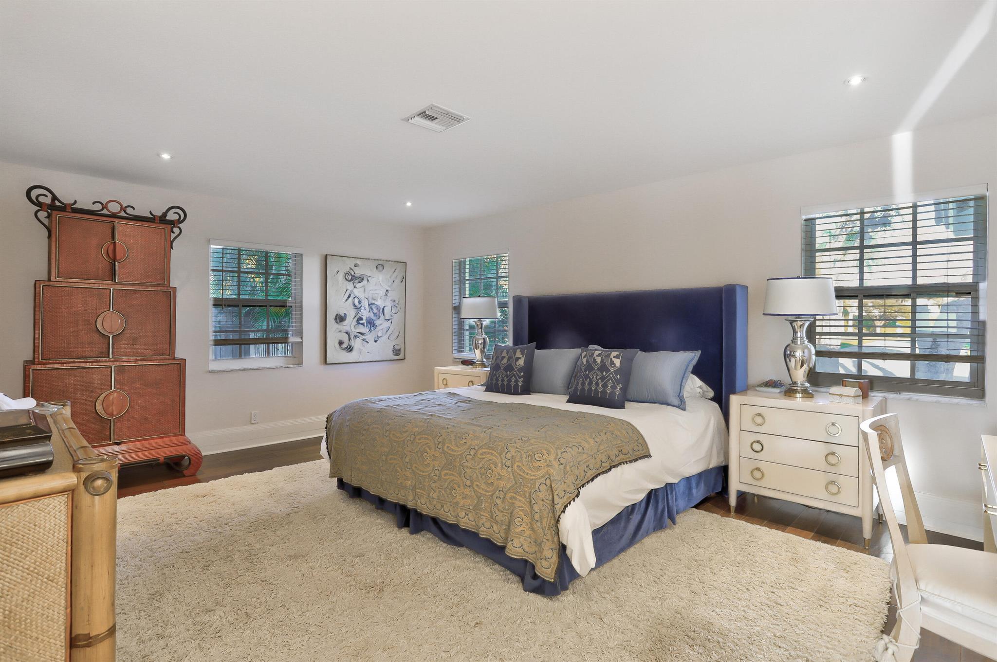 835 Canary Walk