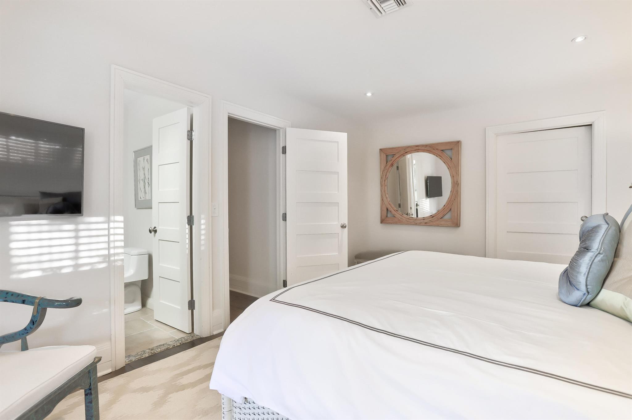 835 Canary Walk
