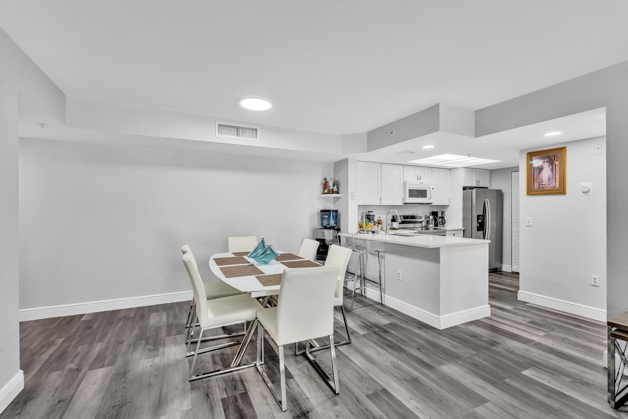 5011 Wiles Road 206